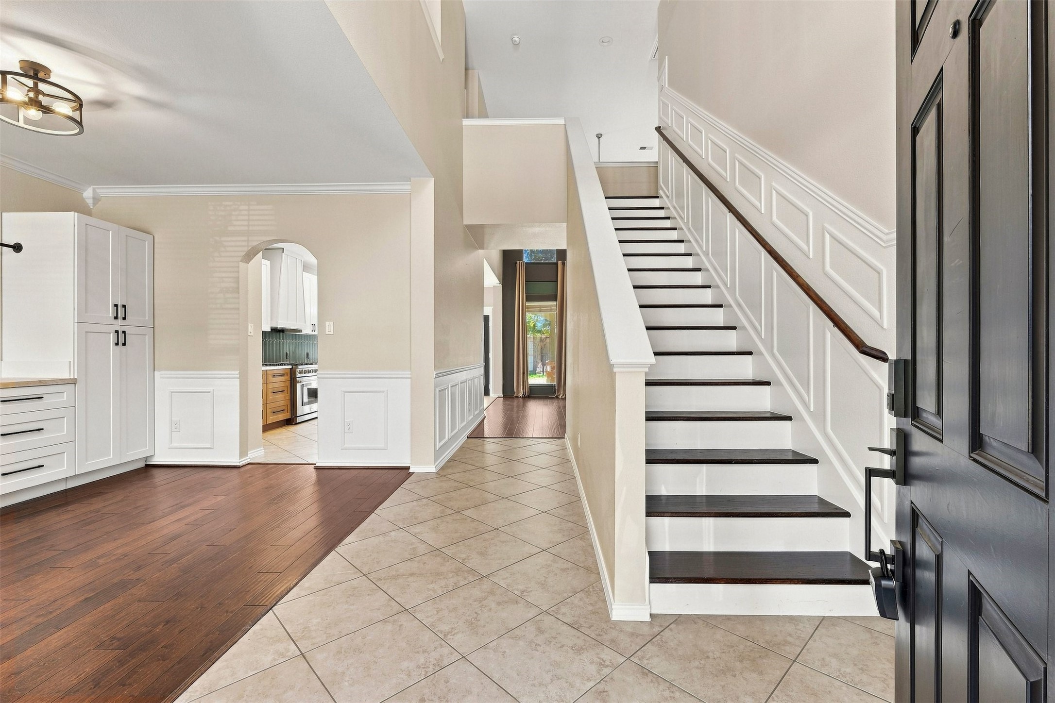 5526 Walnut Glen Lane Property Photo 3