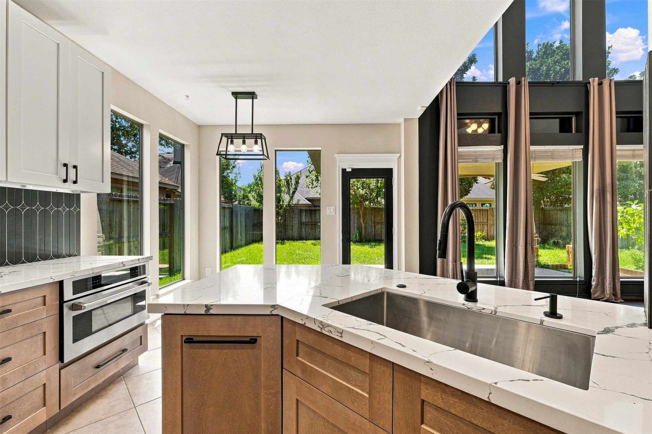 5526 Walnut Glen Lane Property Photo 8
