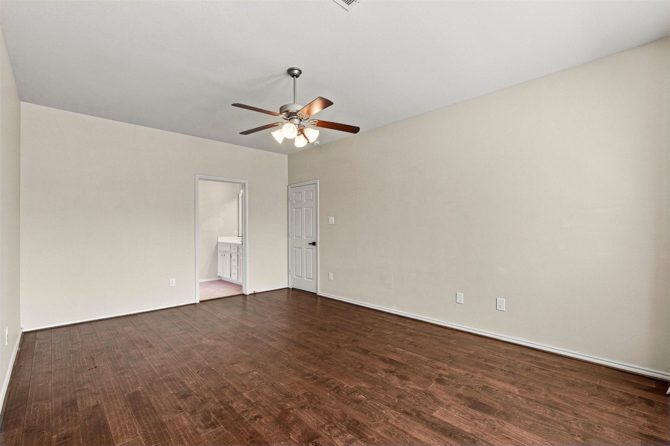 5526 Walnut Glen Lane Property Photo 15