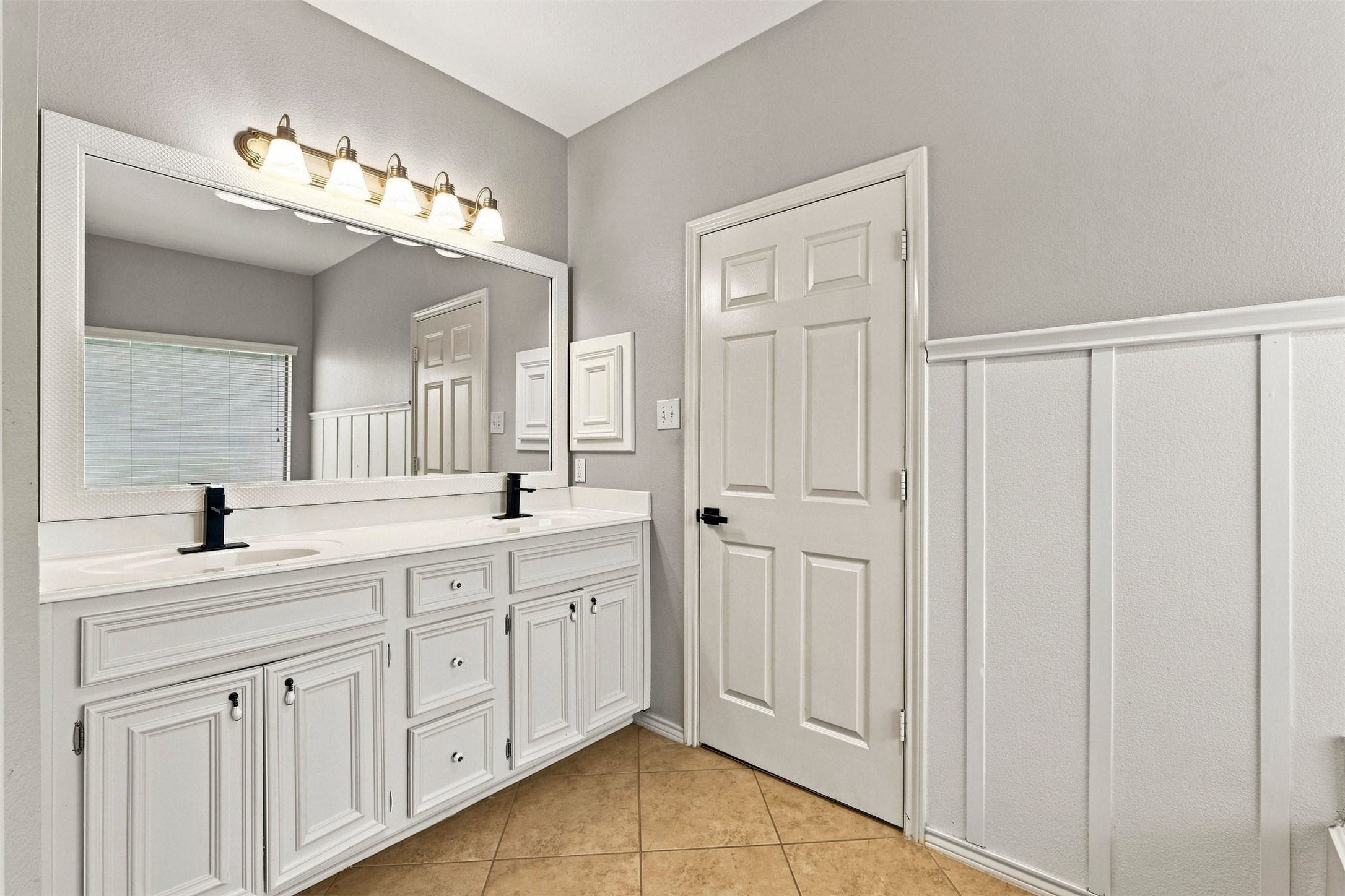 5526 Walnut Glen Lane Property Photo 17