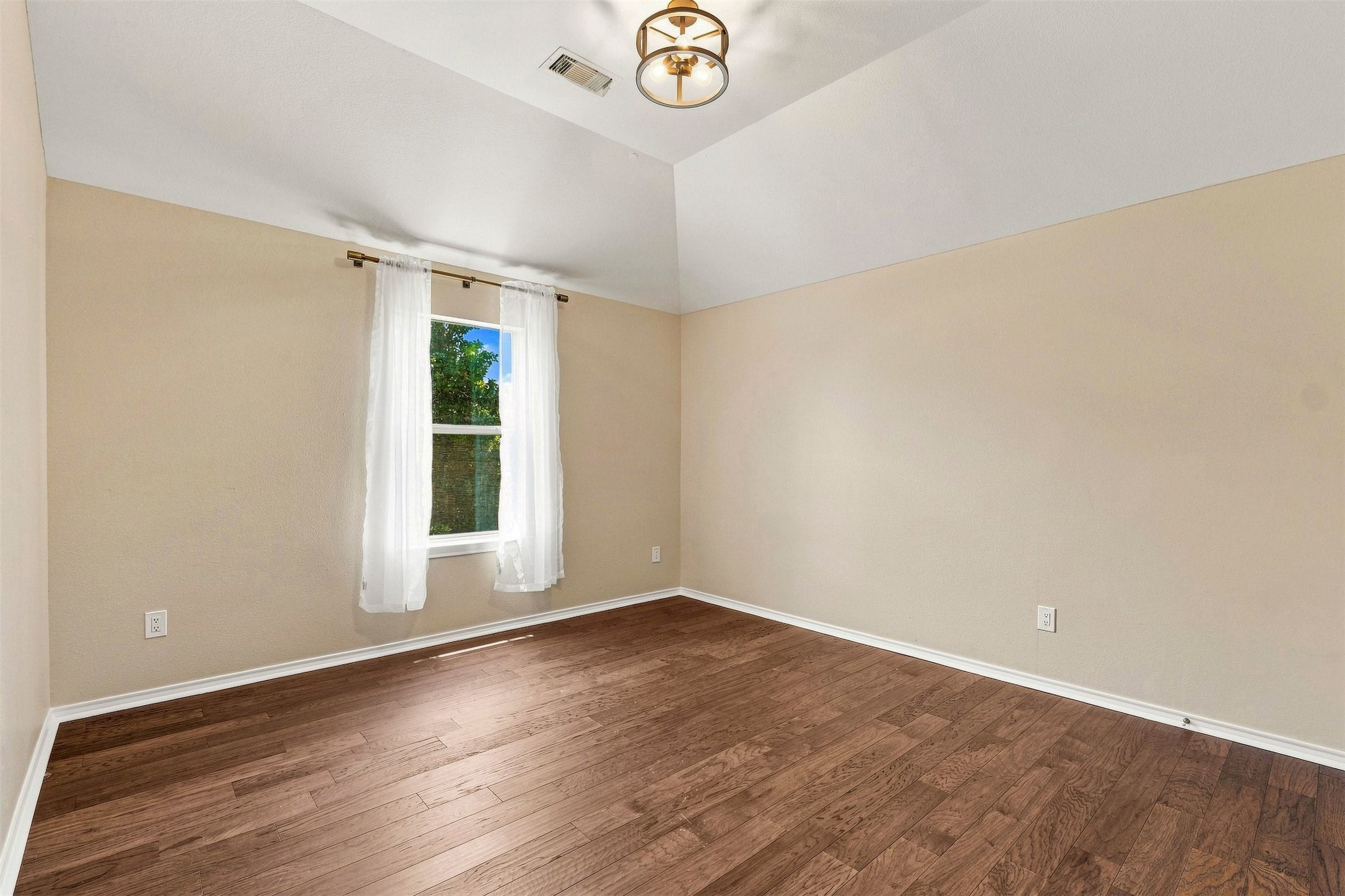 5526 Walnut Glen Lane Property Photo 21