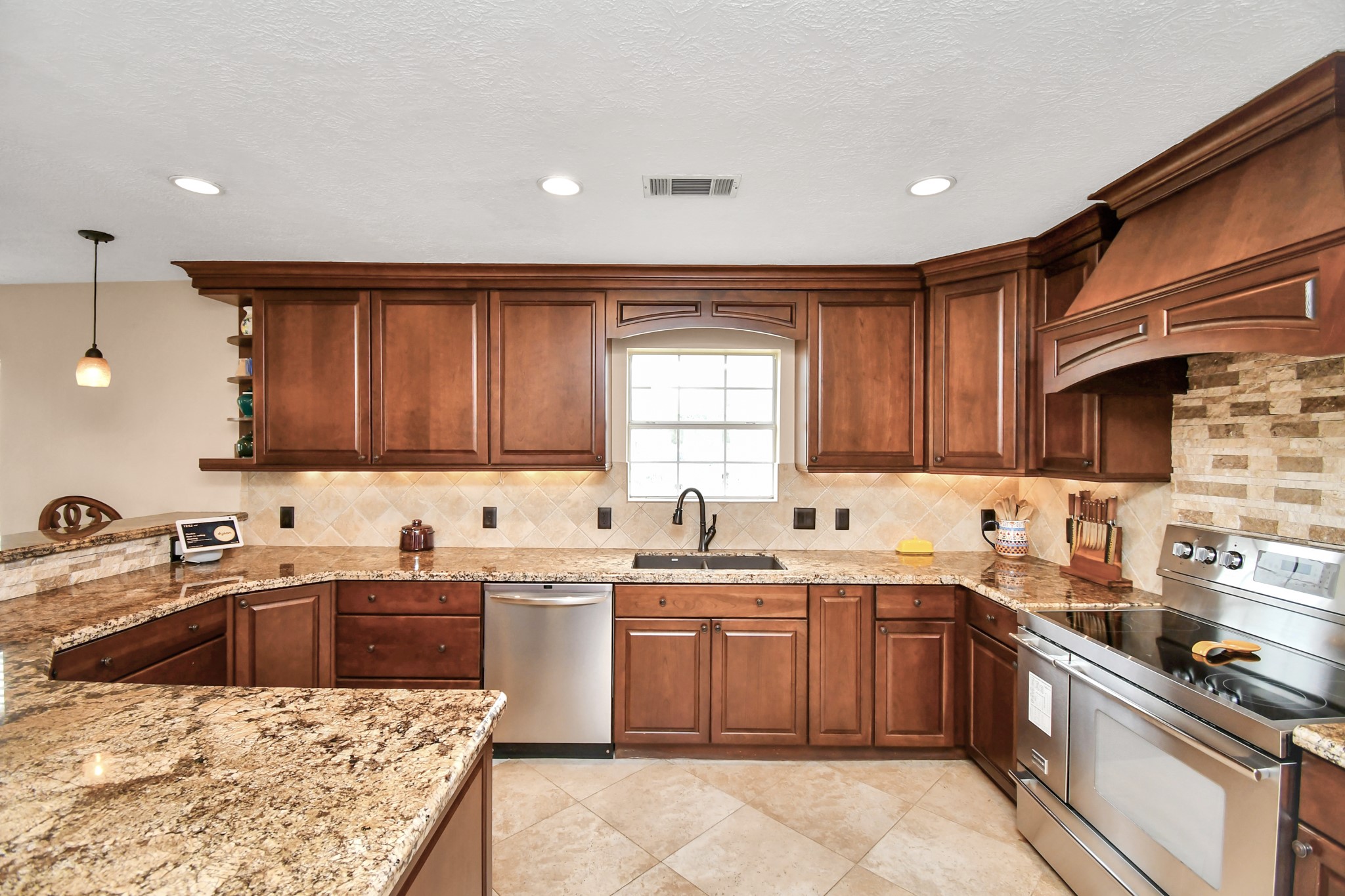 8114 Beach Haven Drive Property Photo 4