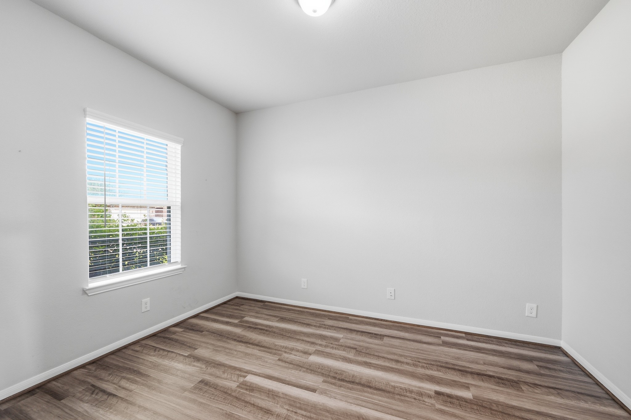 10402 Matterhorn Drive Property Photo 2