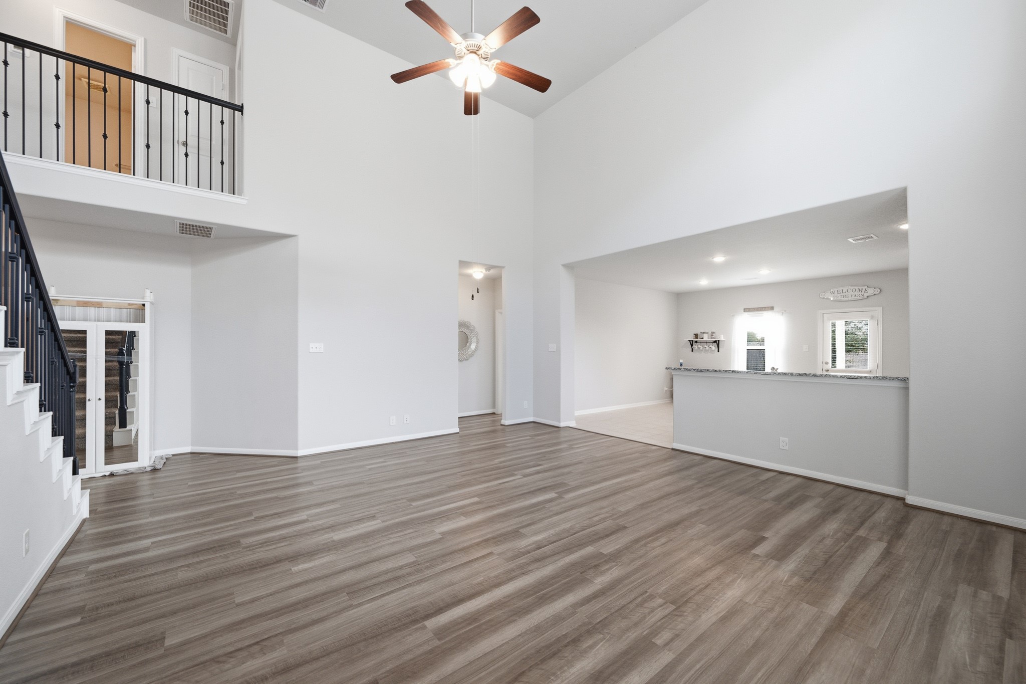 10402 Matterhorn Drive Property Photo 5