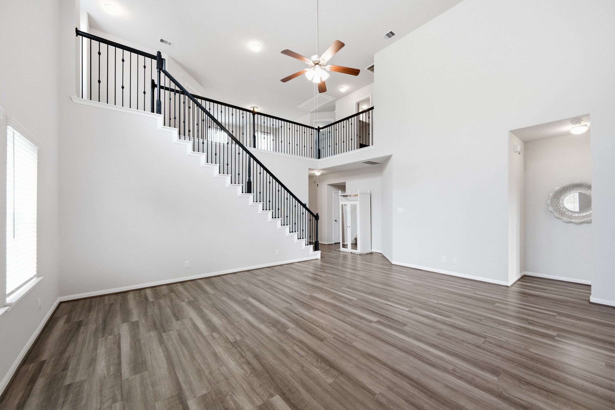 10402 Matterhorn Drive Property Photo 6