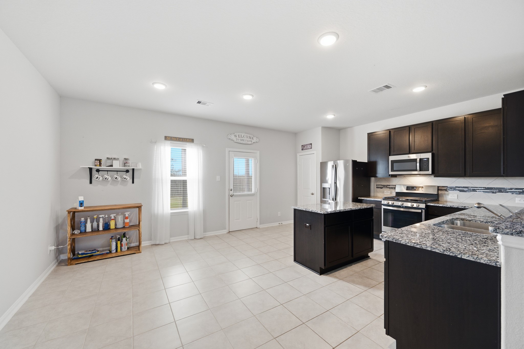 10402 Matterhorn Drive Property Photo 8