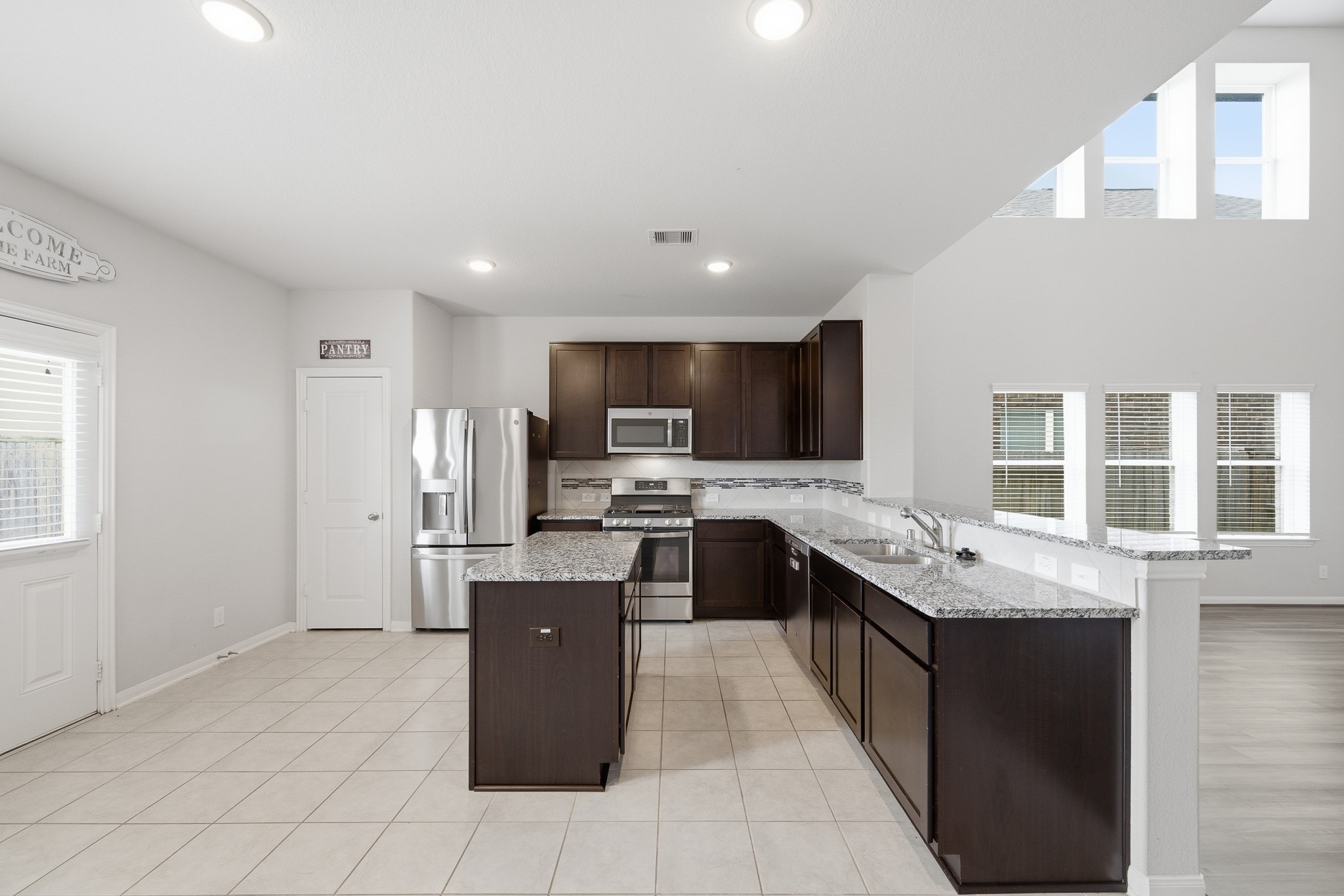 10402 Matterhorn Drive Property Photo 10