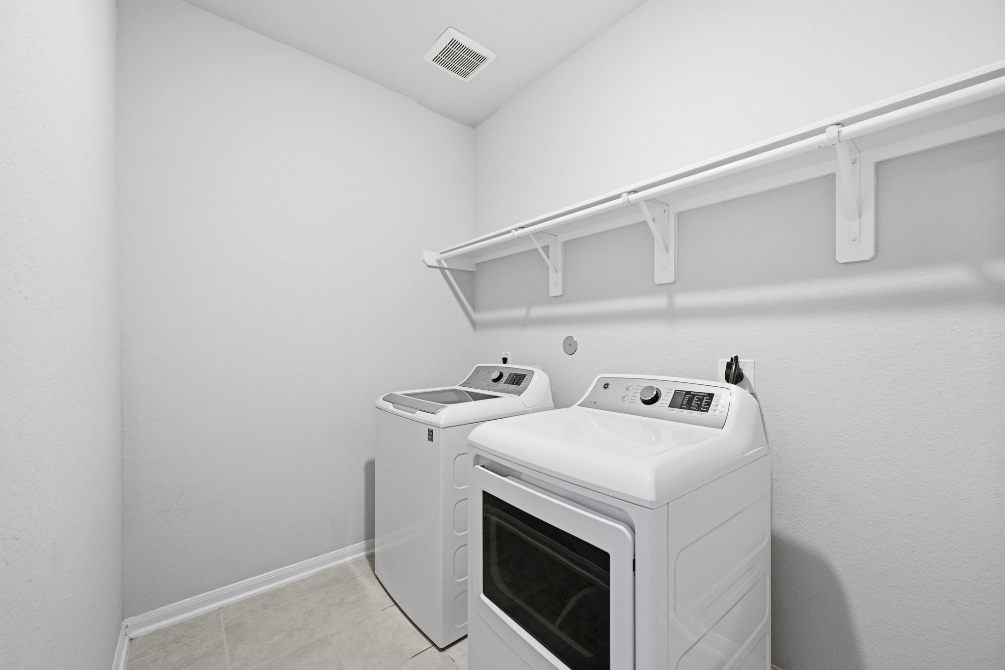 10402 Matterhorn Drive Property Photo 23