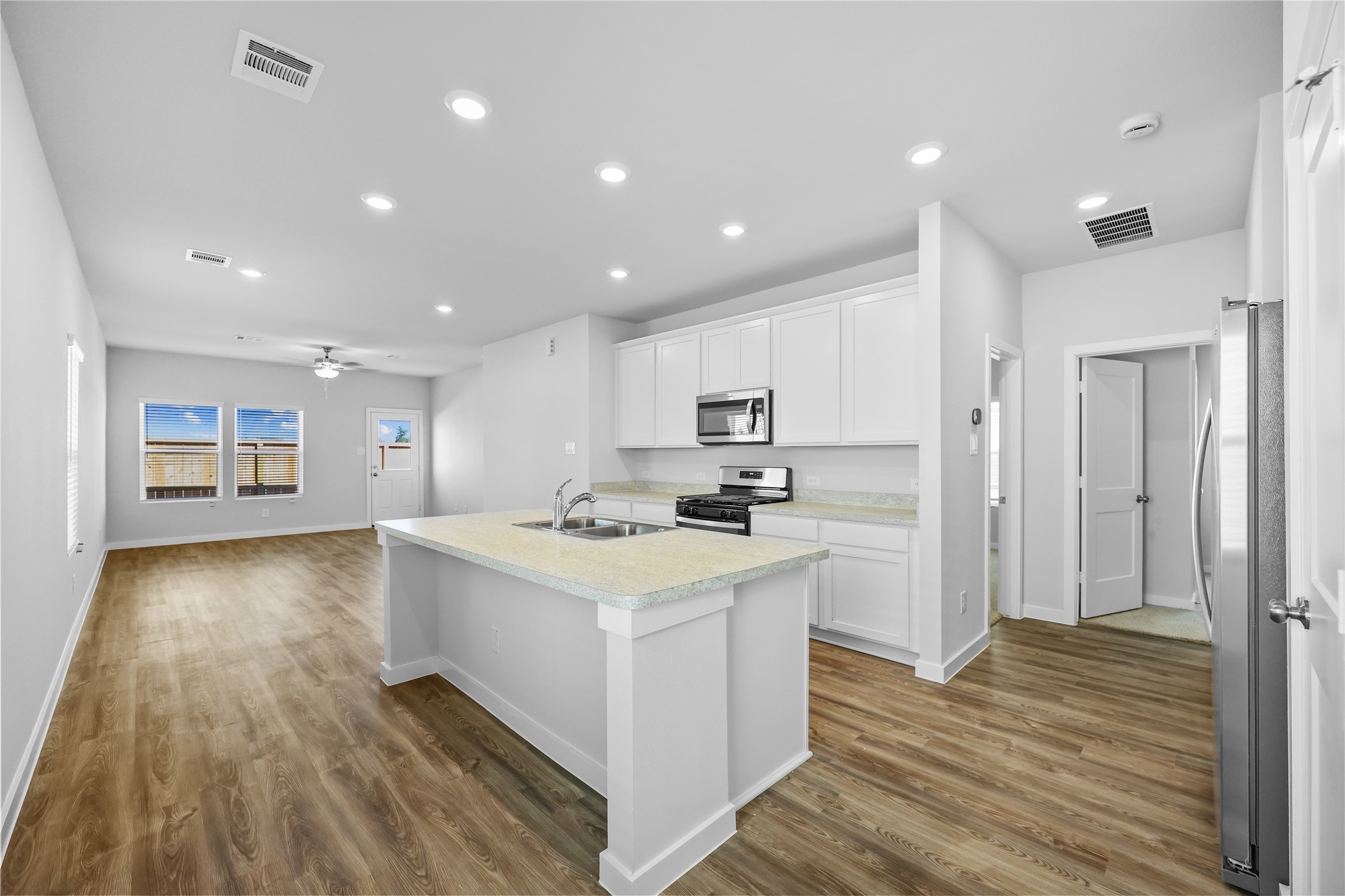 17022 Pandora Way Property Photo 4