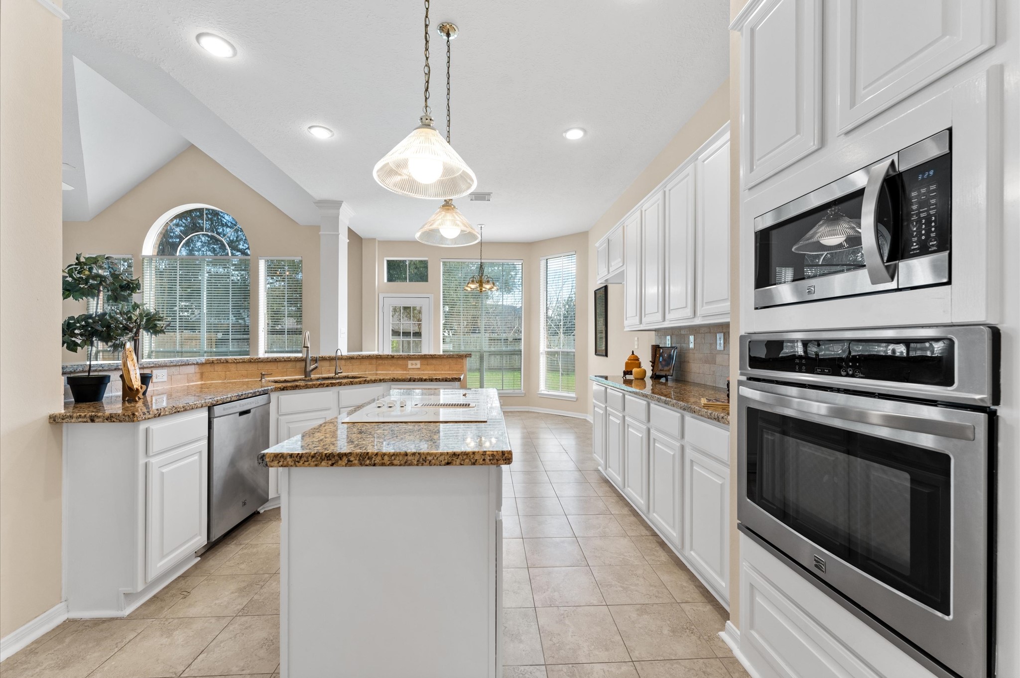 6626 Kendall Creek Drive Property Photo 8
