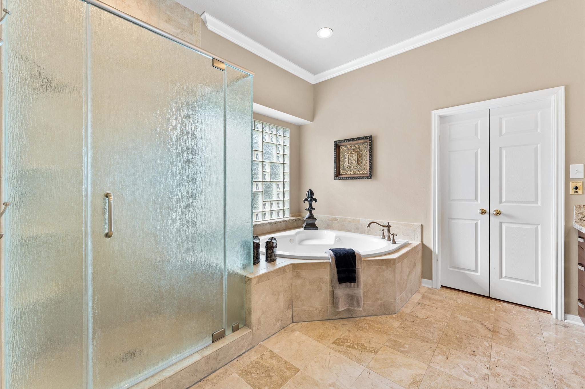 6626 Kendall Creek Drive Property Photo 14