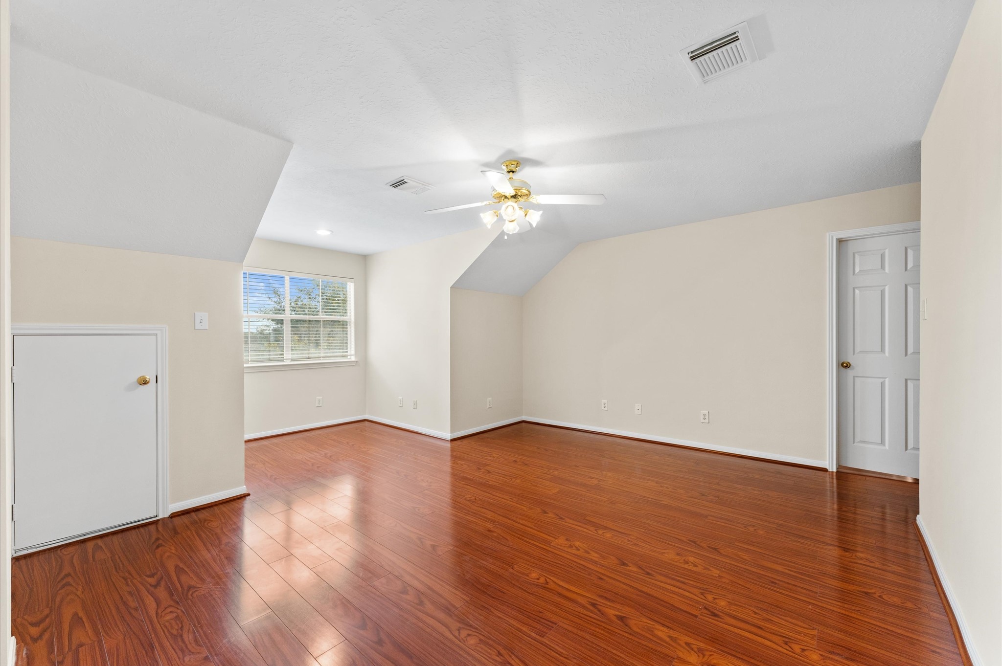 6626 Kendall Creek Drive Property Photo 18