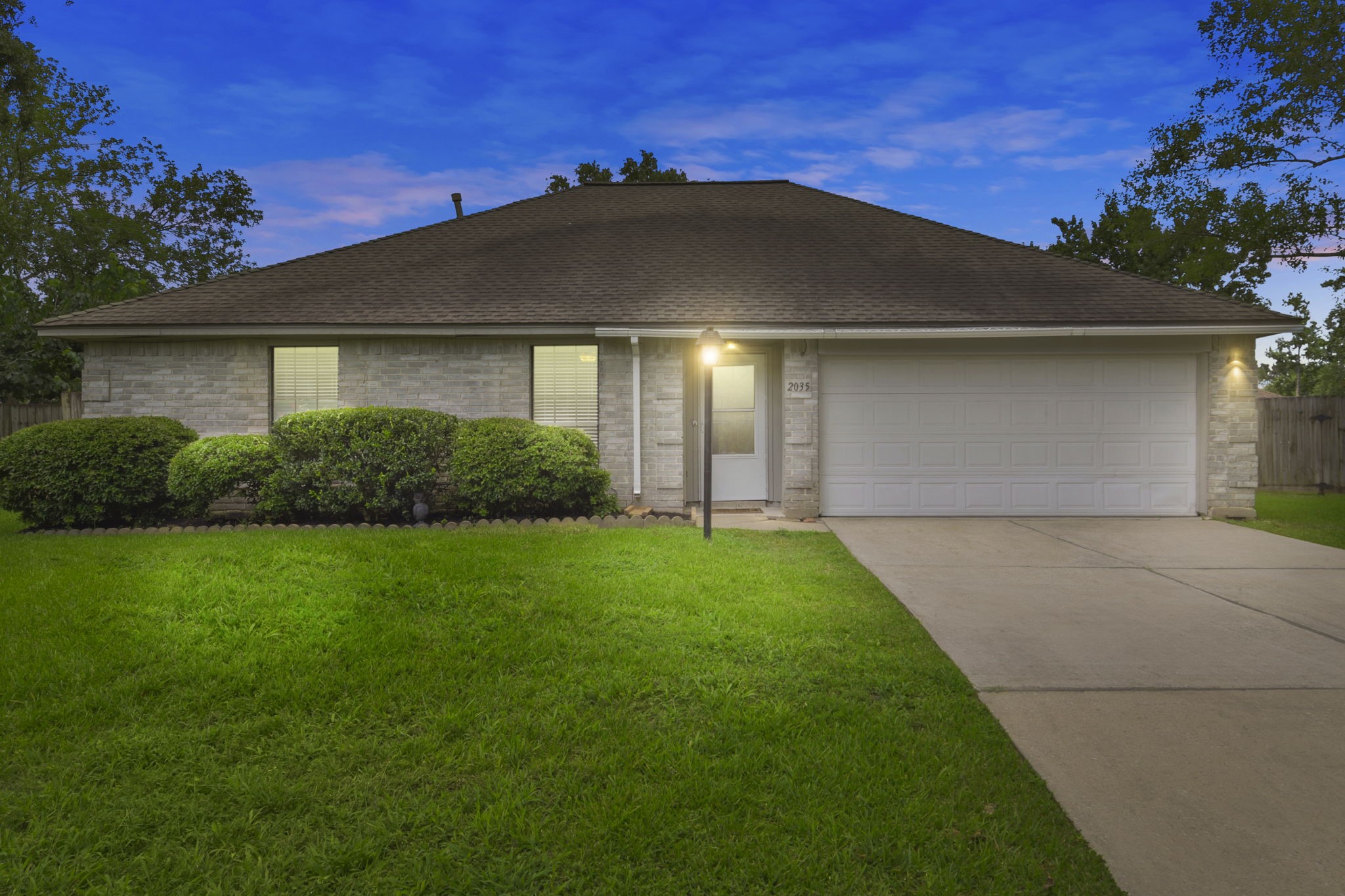 2035 Woodhue Drive Property Photo 1
