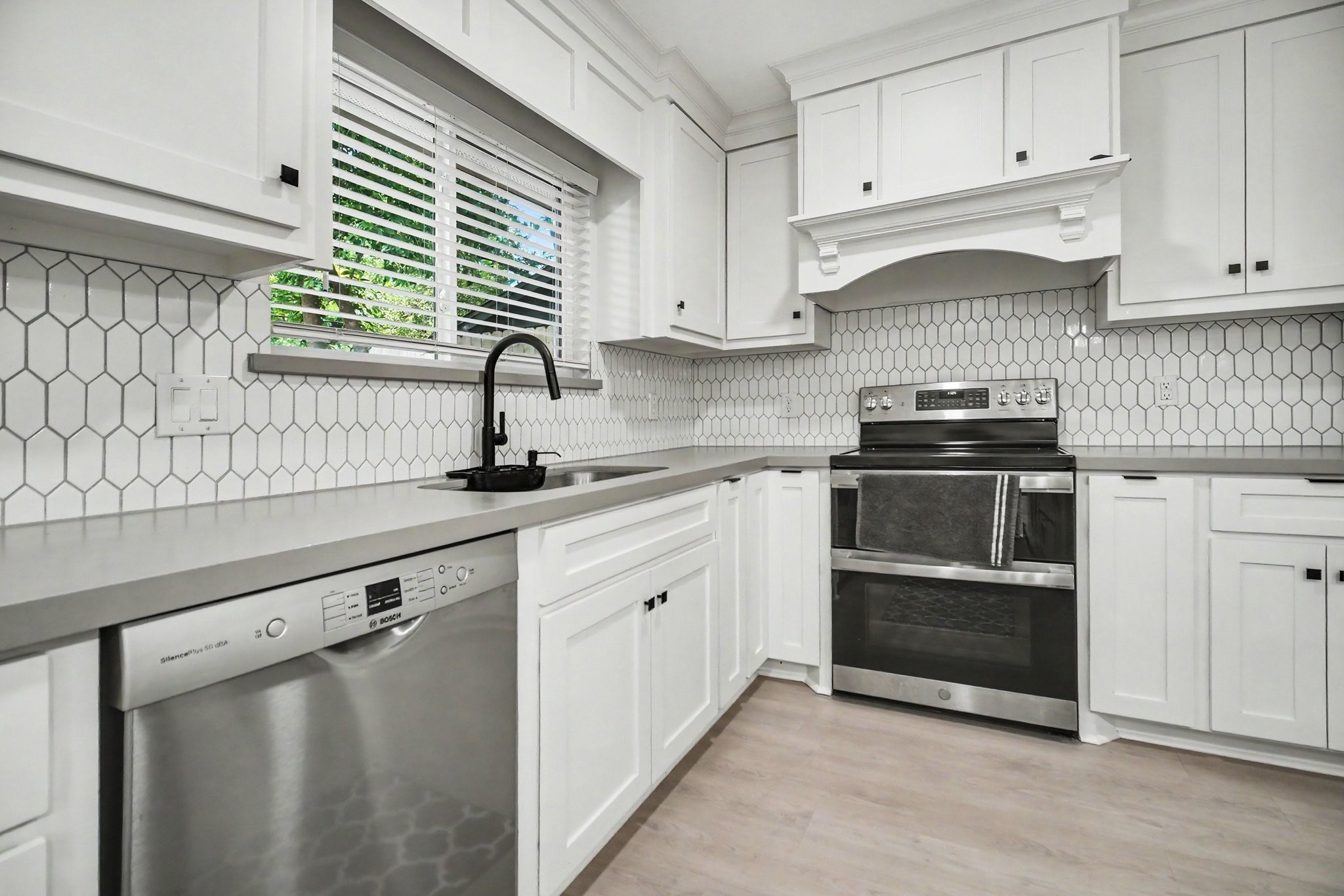 9323 Meadowbriar Lane Property Photo 10