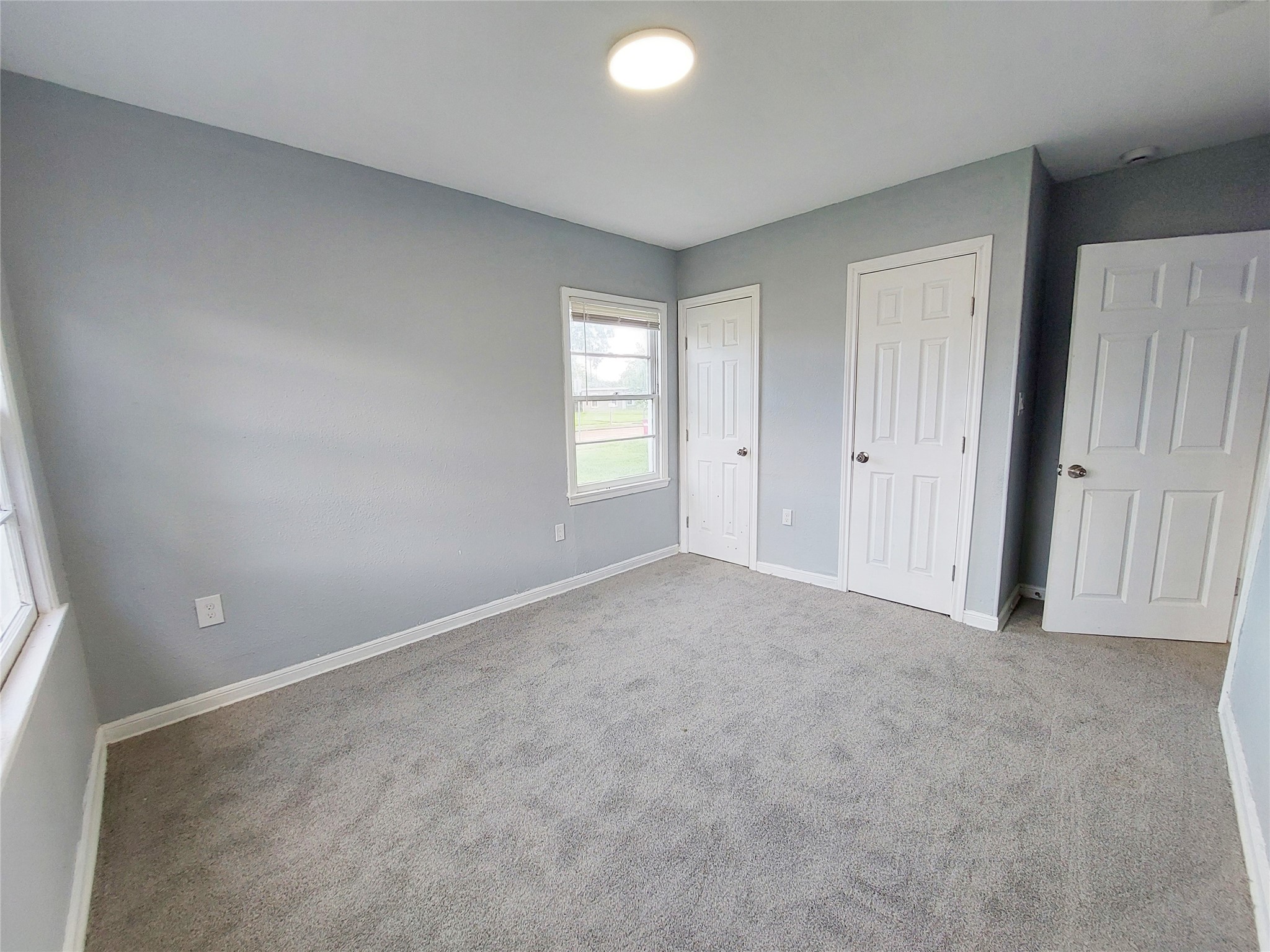 1728 W 8th Street Property Photo 4