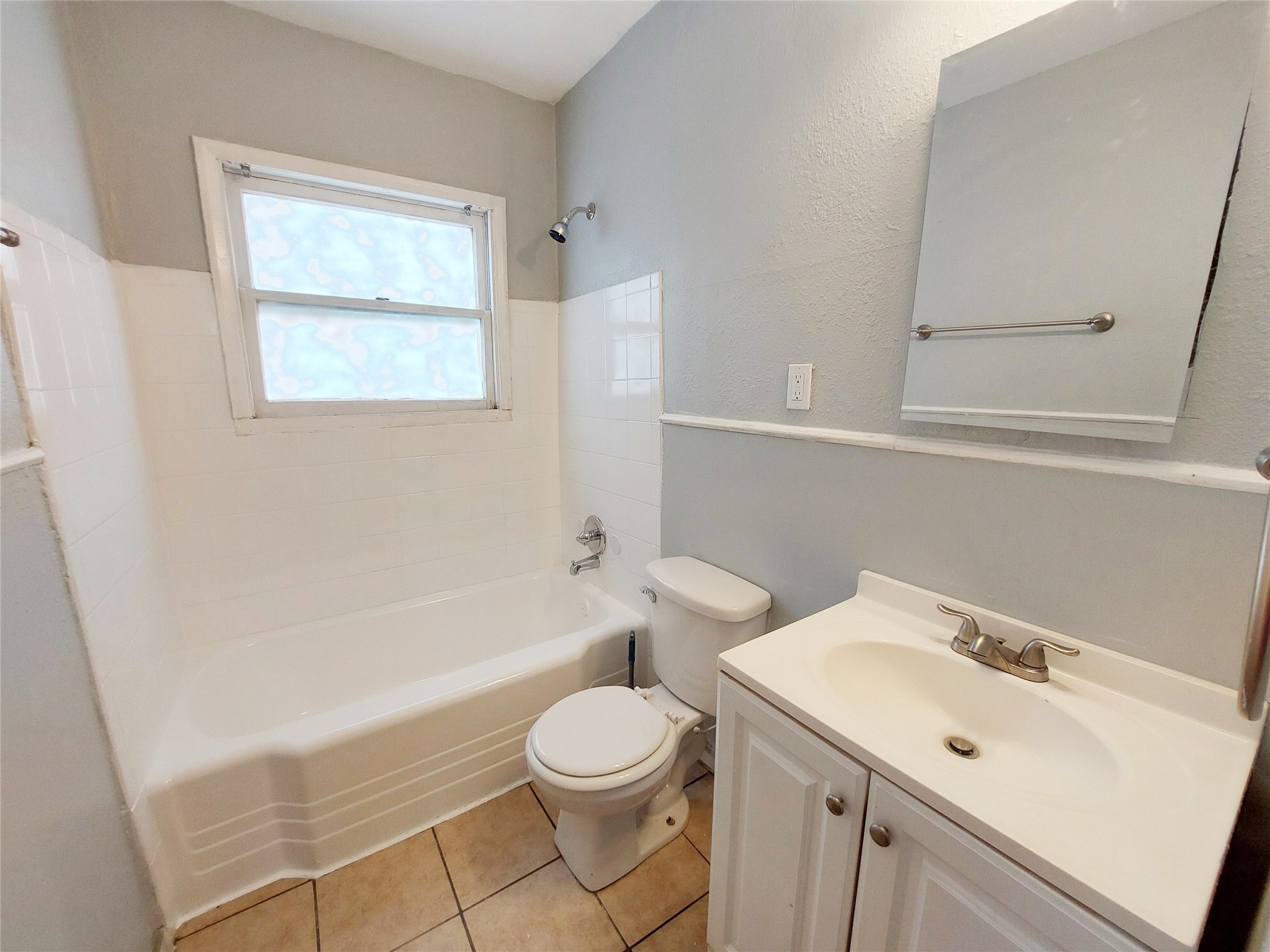 1728 W 8th Street Property Photo 8