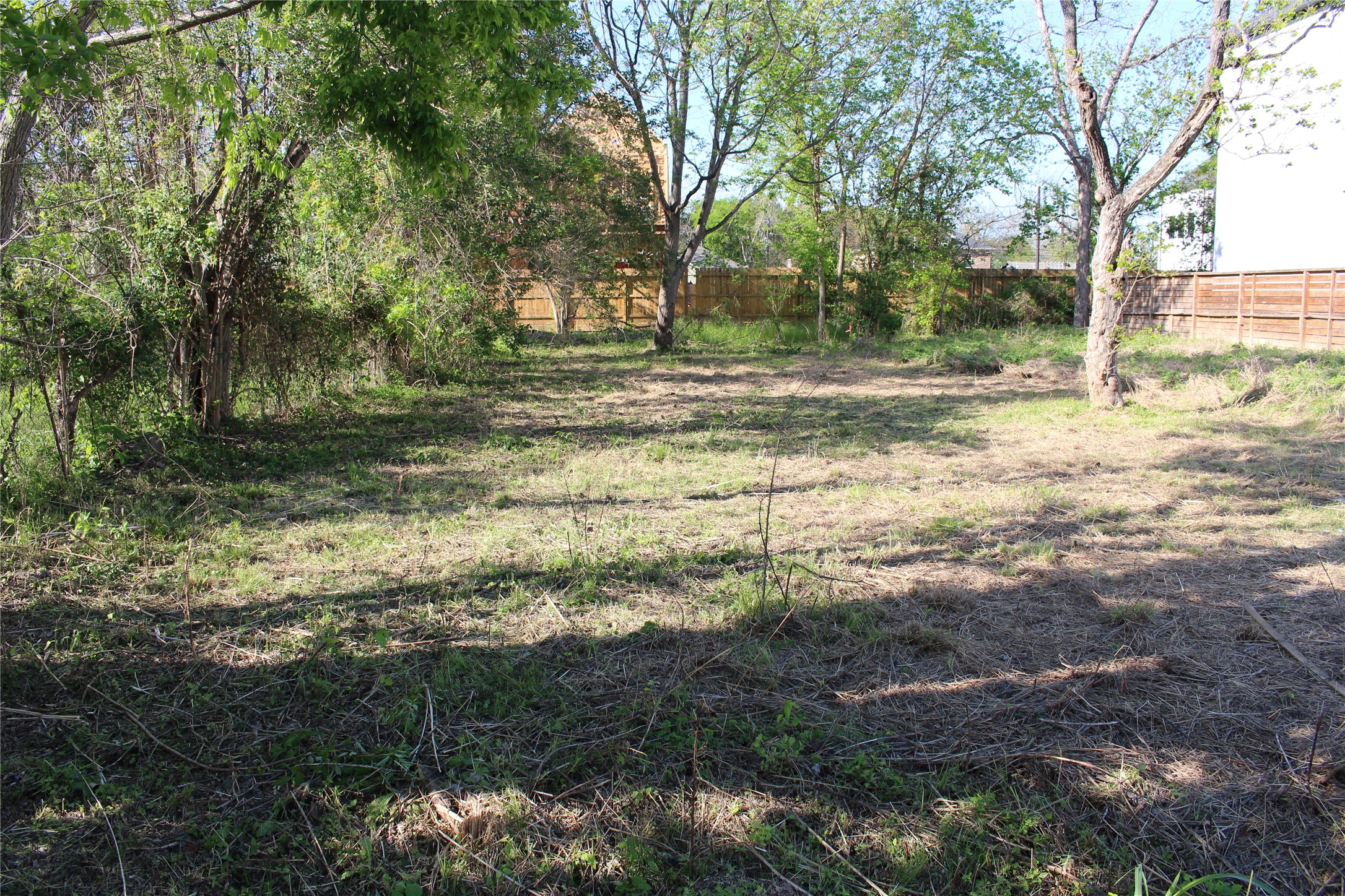 305 E 43rd Street Property Photo 1
