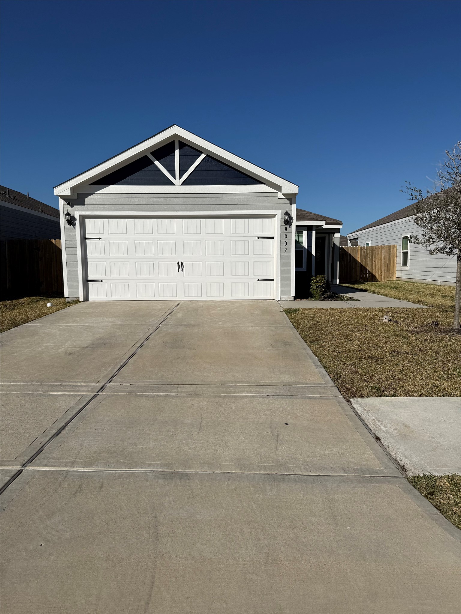 8007 Burnt Orchid Property Photo 1