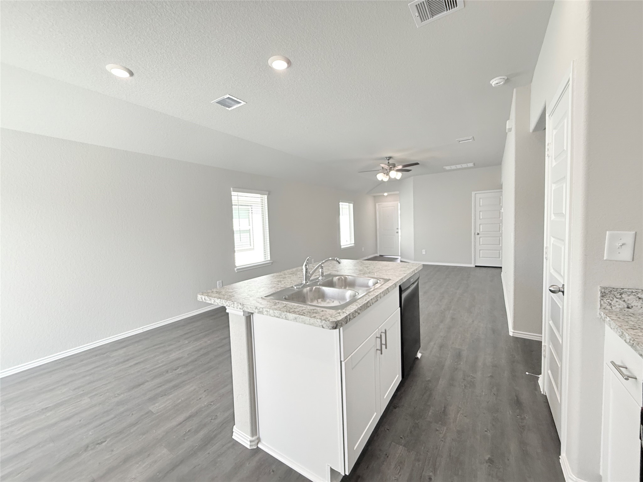 21611 Dessert Lilly Road Property Photo 9