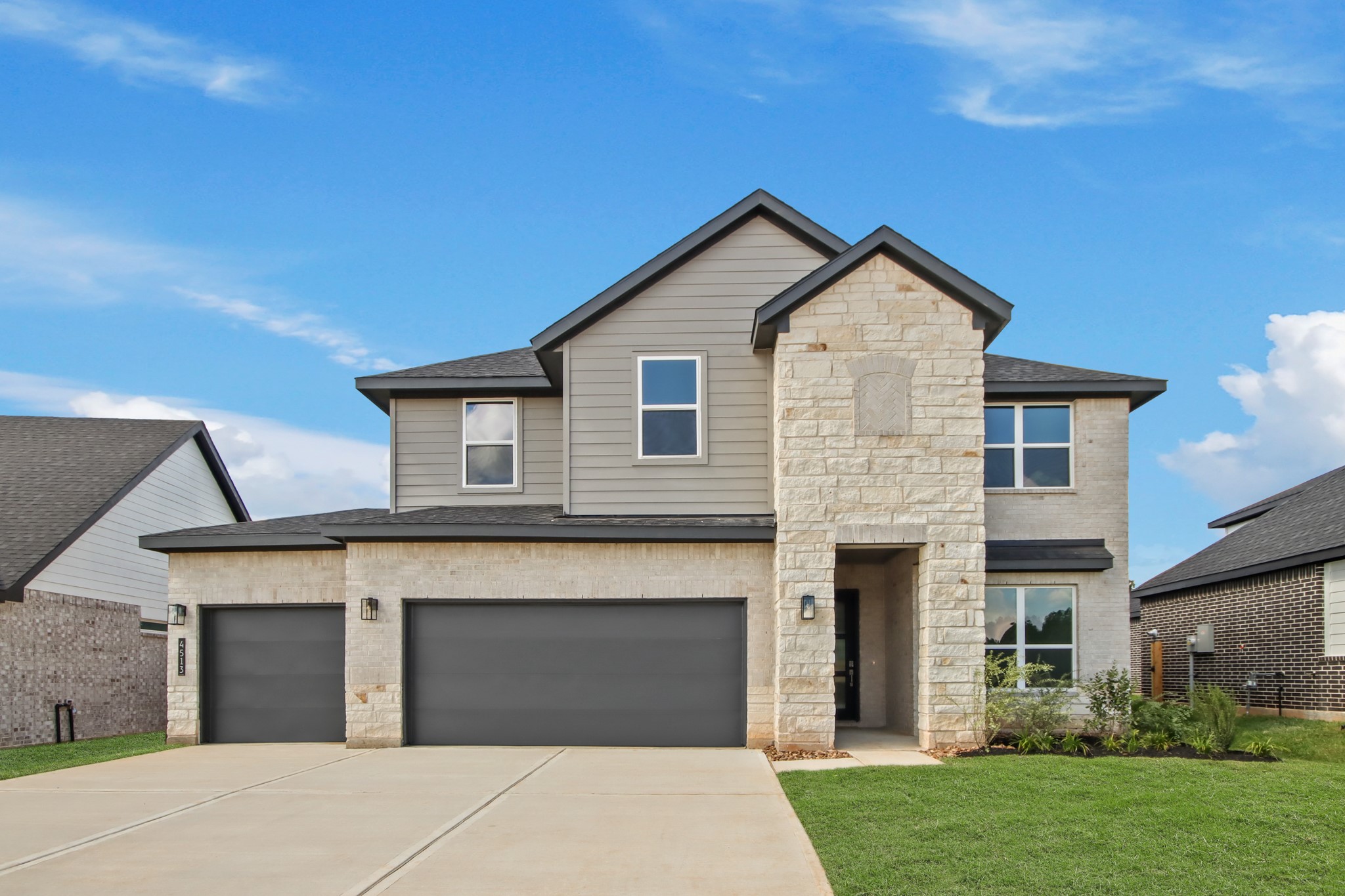 4513 Iguaza Falls Drive Property Photo 1