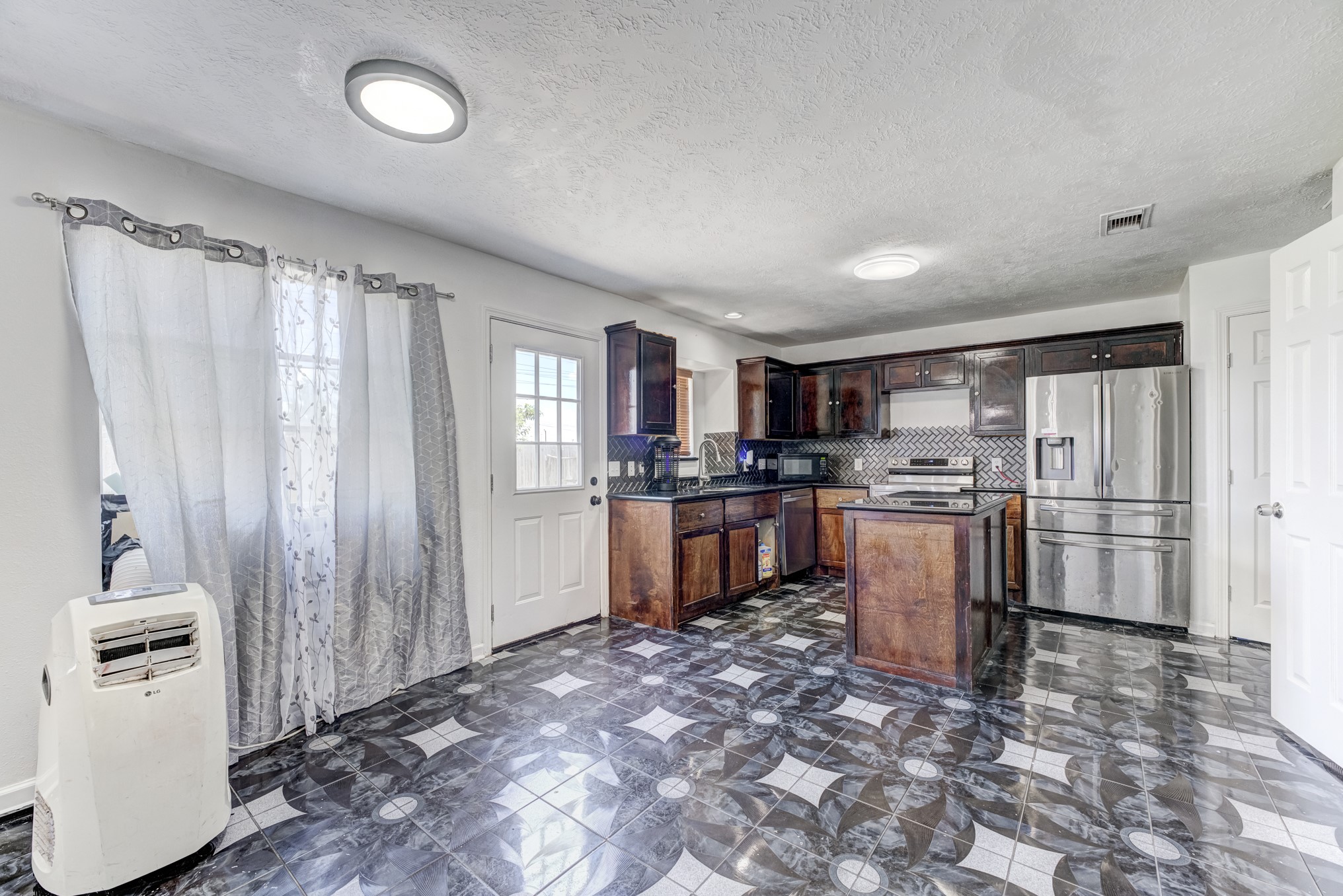 6826 River Bluff Drive Property Photo 15