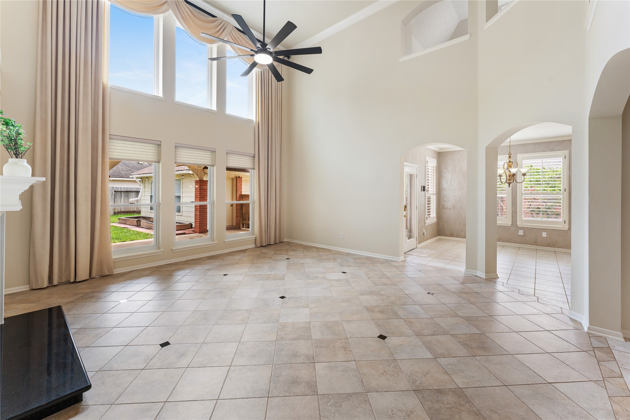 6231 Surfside Lane Property Photo 3