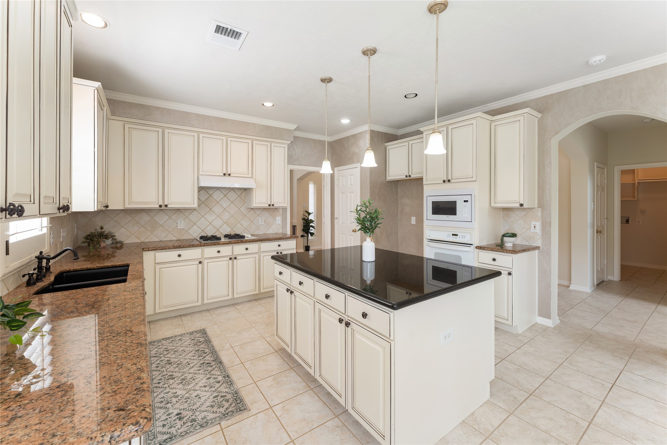 6231 Surfside Lane Property Photo 4