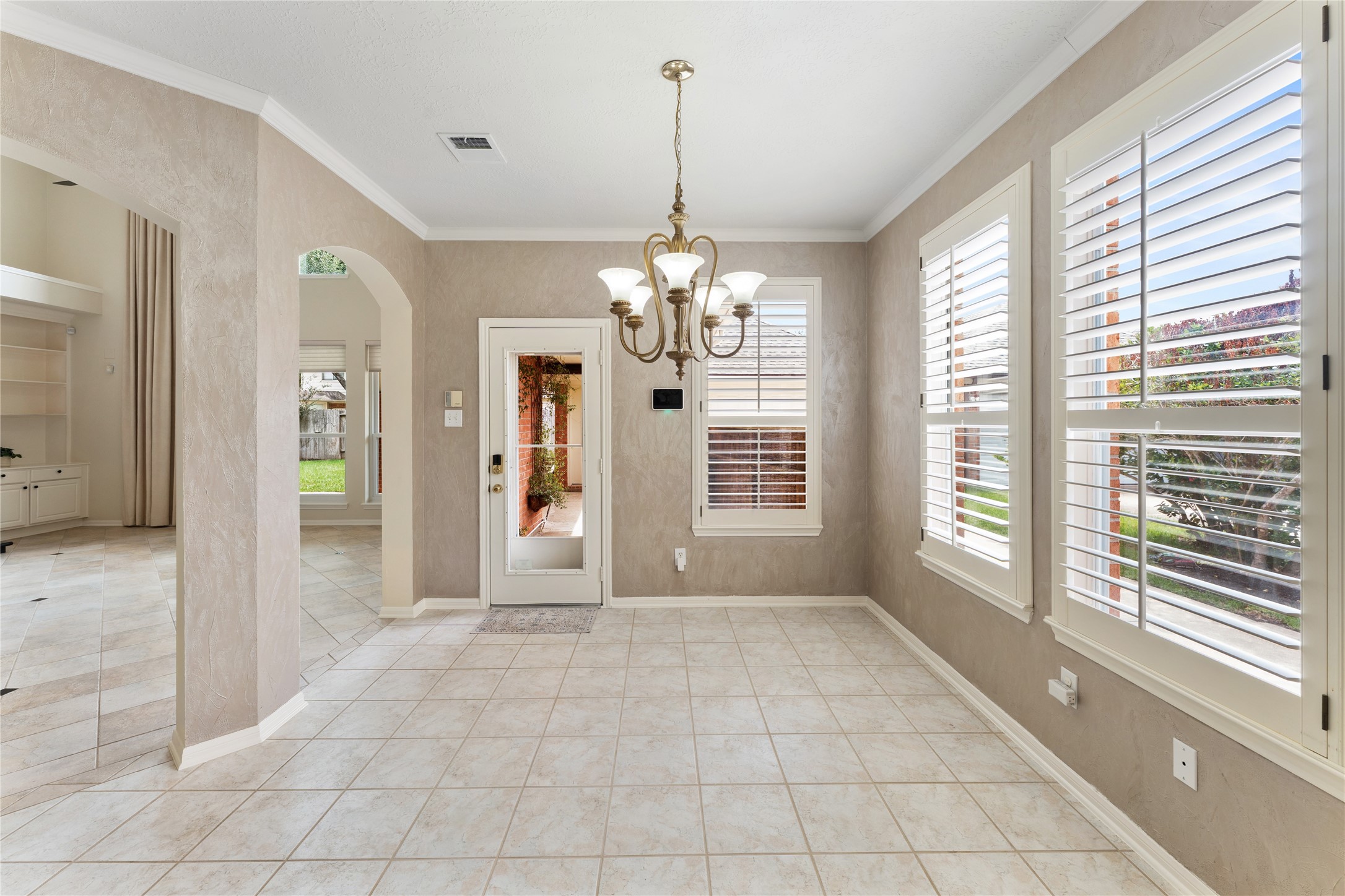 6231 Surfside Lane Property Photo 8