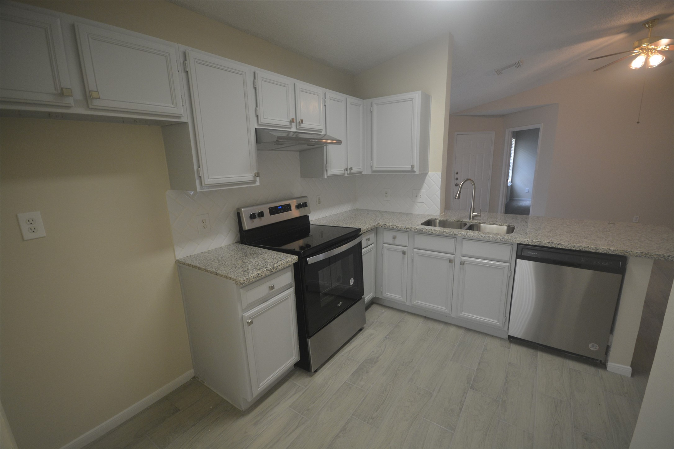 7723 Ellis Drive Property Photo 4