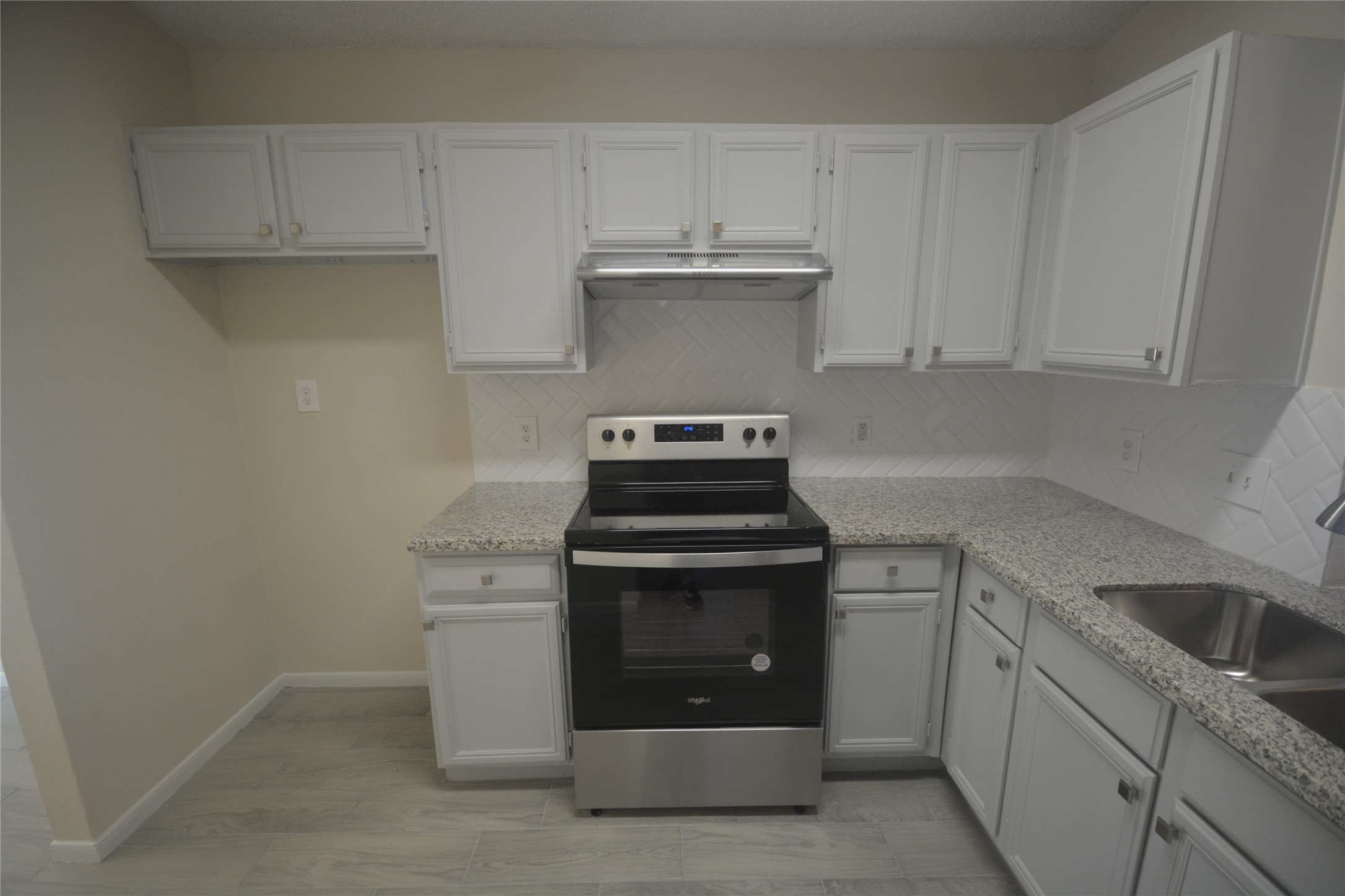 7723 Ellis Drive Property Photo 6