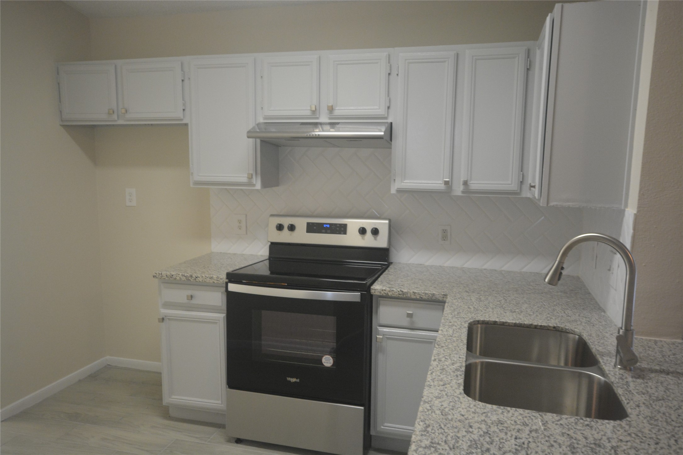 7723 Ellis Drive Property Photo 7