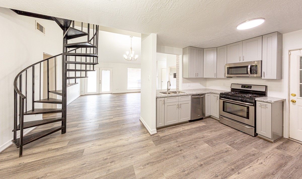 15102 Sheffield Terrace Property Photo 8