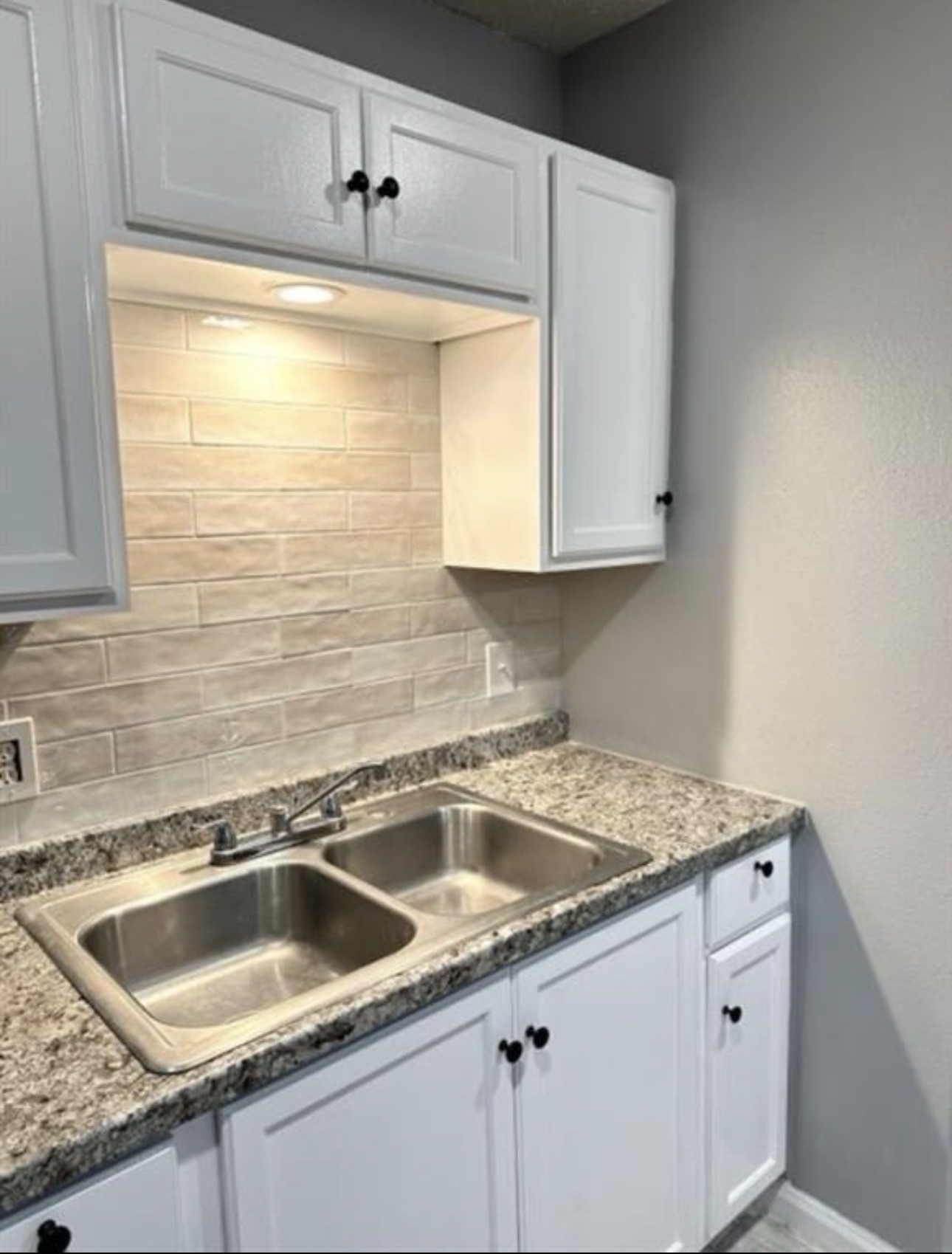 6918 Hirsch Road 6916 Property Photo 2