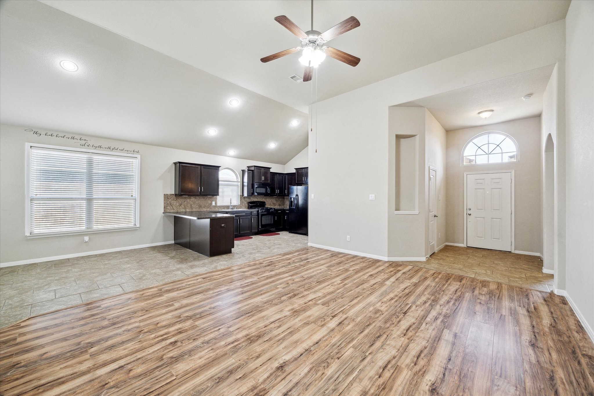 22582 Valley Canyon Lane Property Photo 3