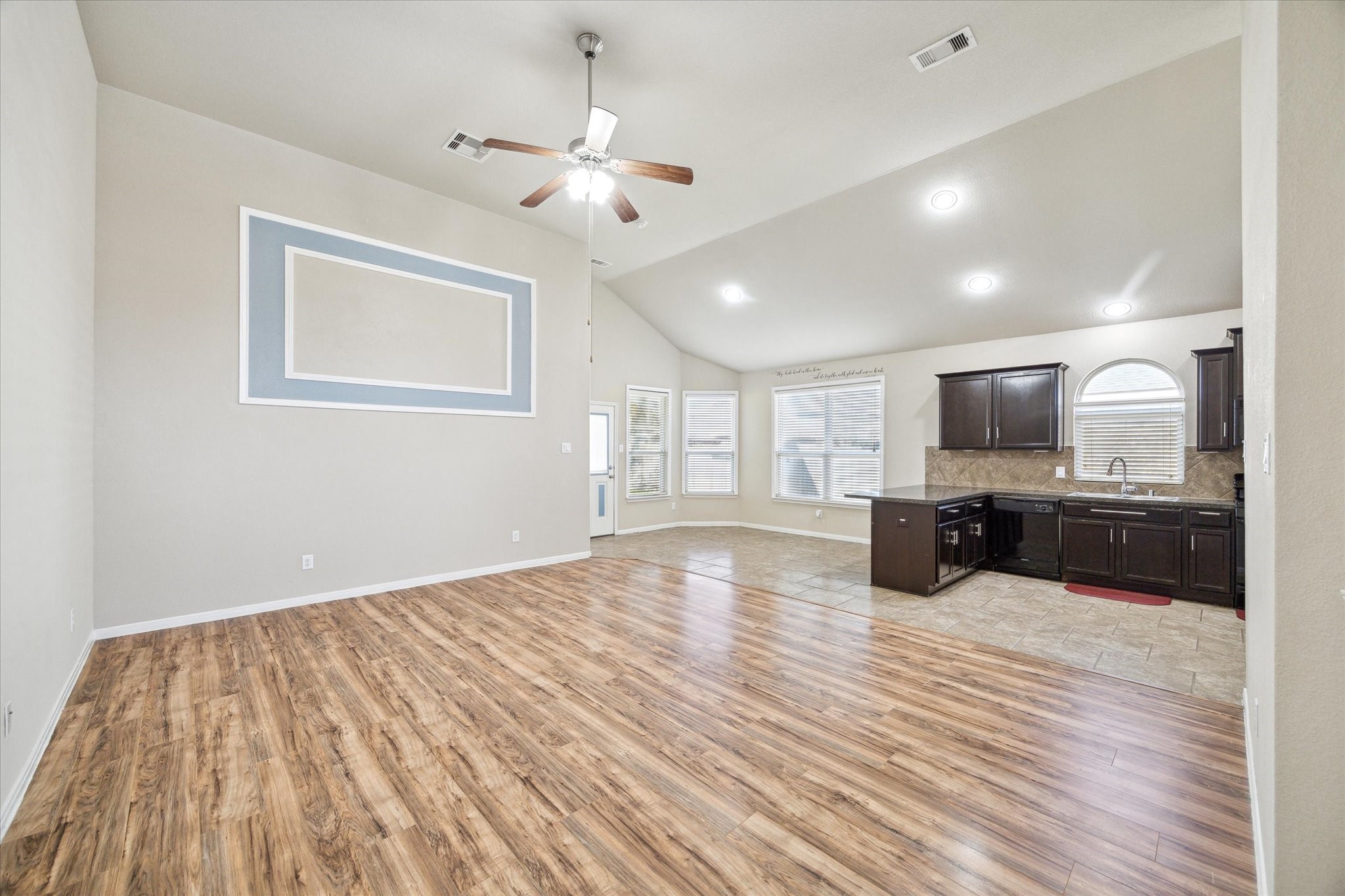 22582 Valley Canyon Lane Property Photo 4