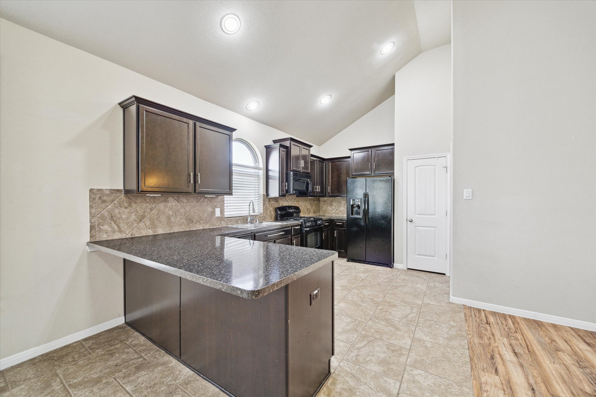 22582 Valley Canyon Lane Property Photo 7