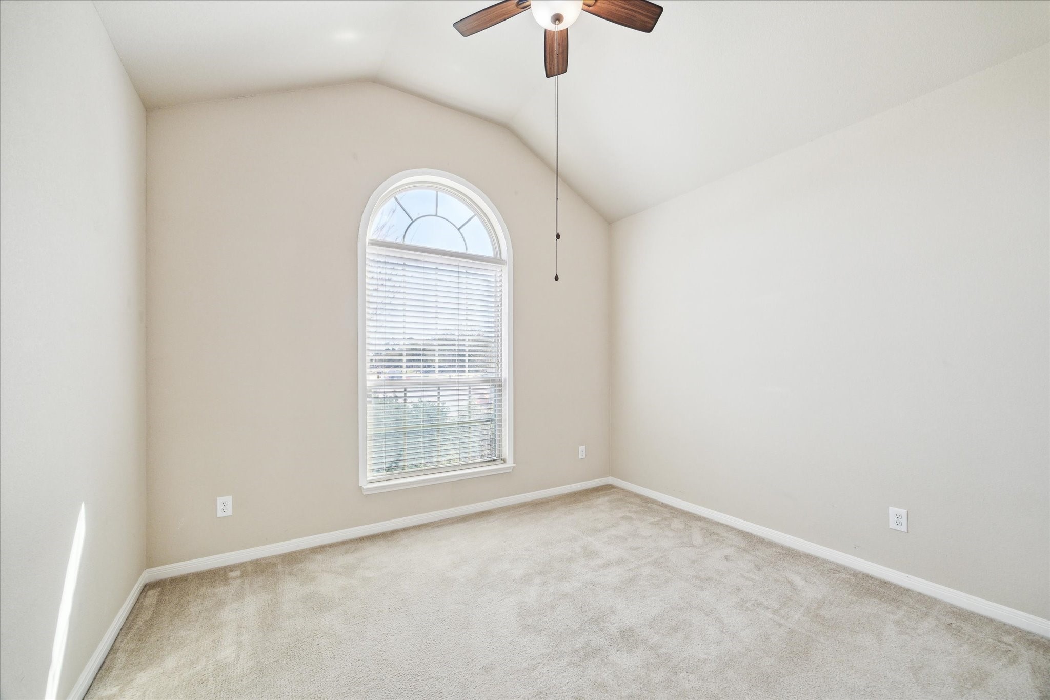 22582 Valley Canyon Lane Property Photo 12