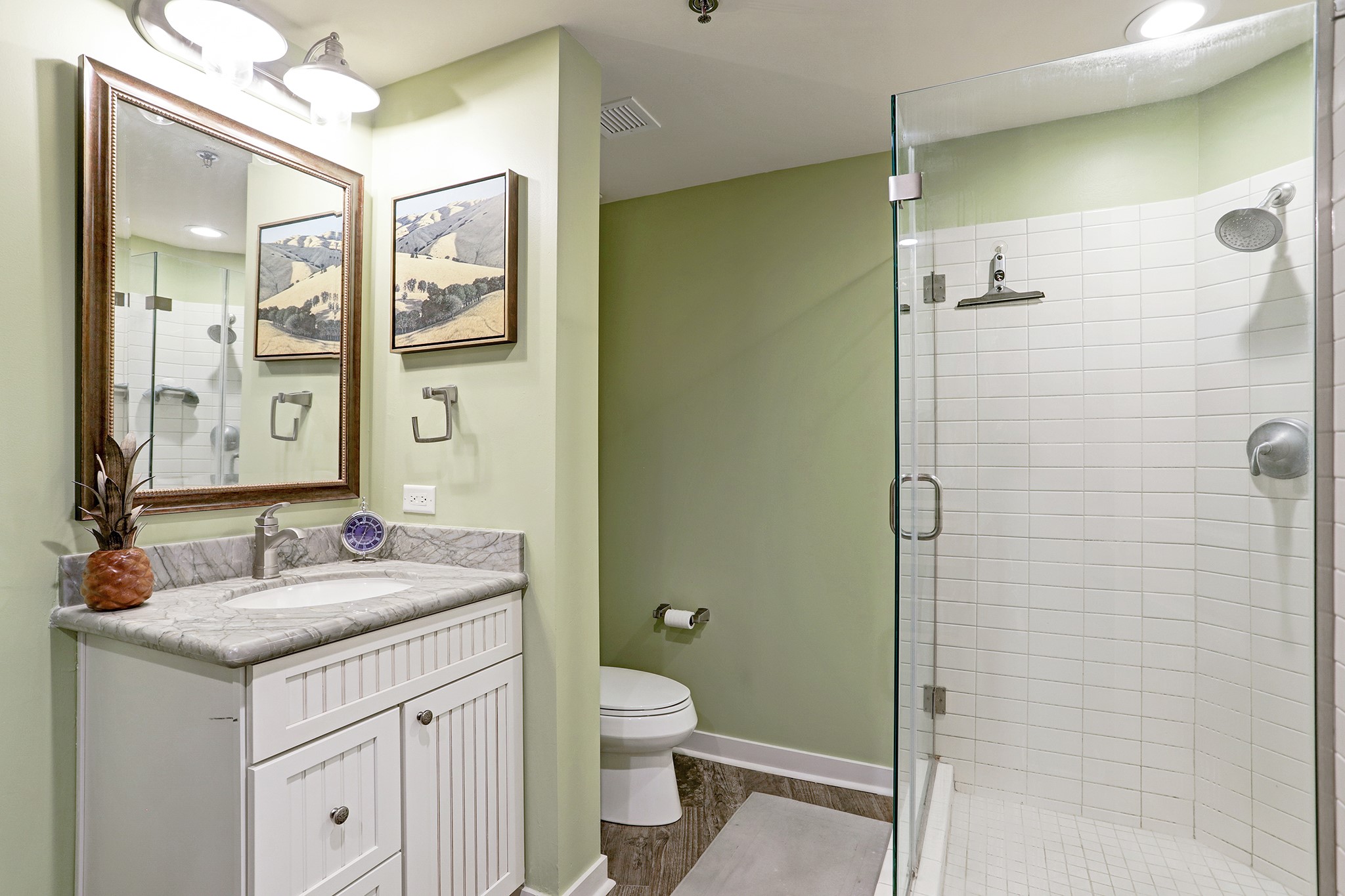 801 E Beach Drive Bc1810 Property Photo 12