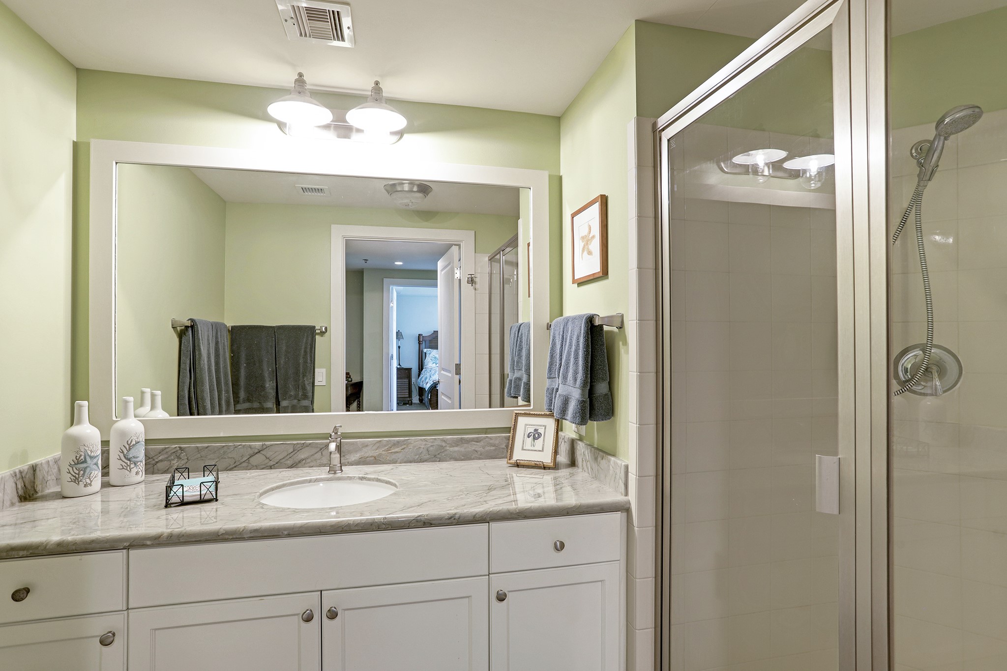 801 E Beach Drive Bc1810 Property Photo 14
