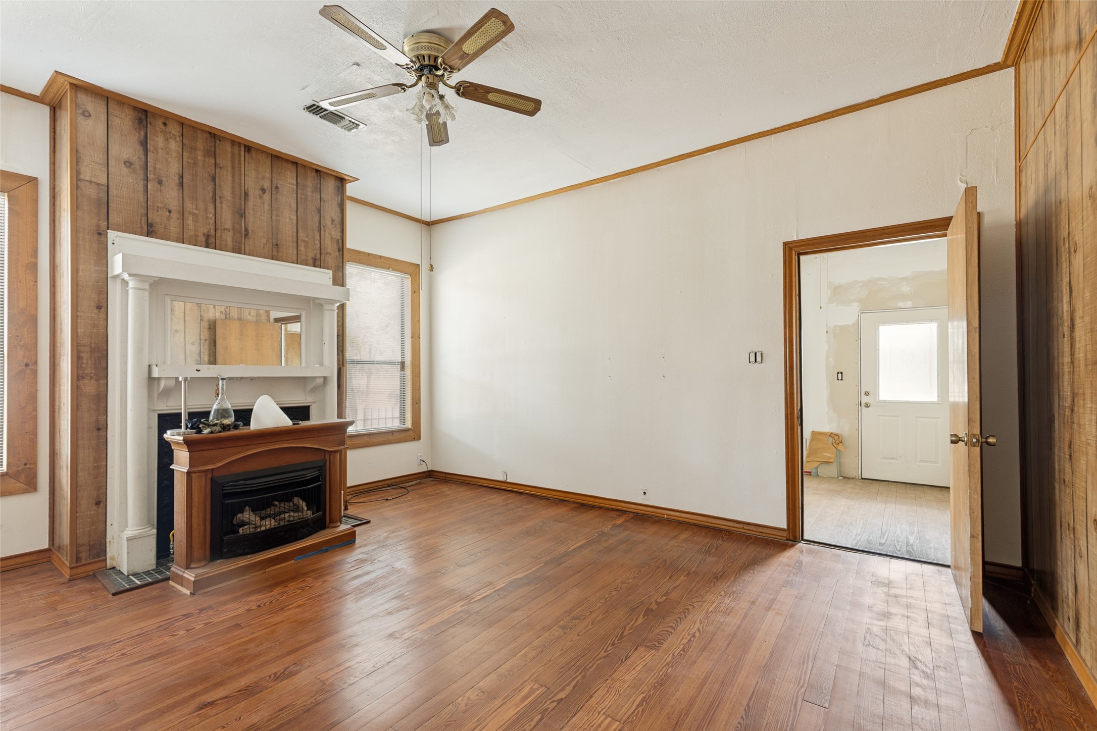 3012 Garrow Street Property Photo 6