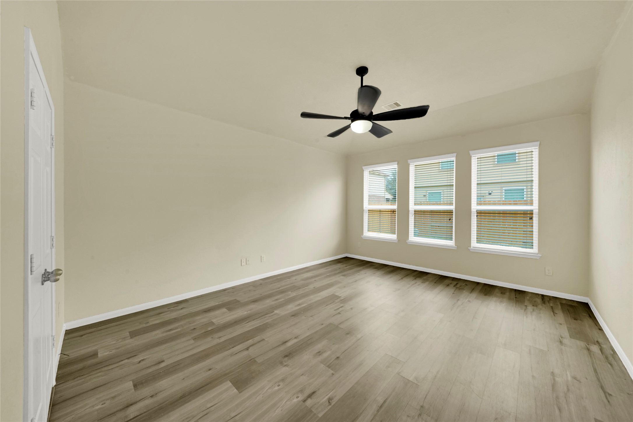 20803 Fair Walnut Way Property Photo 8