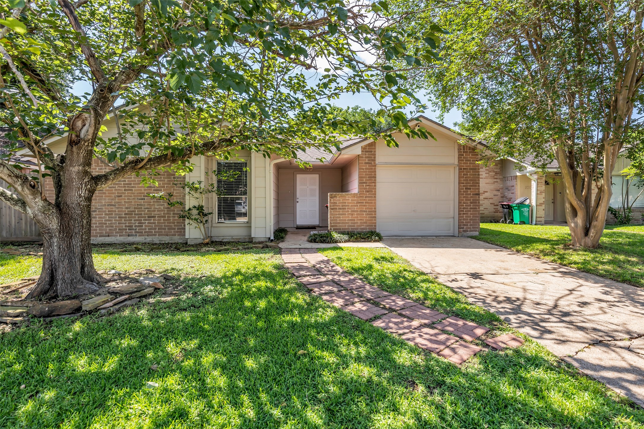 23819 Griffin House Lane