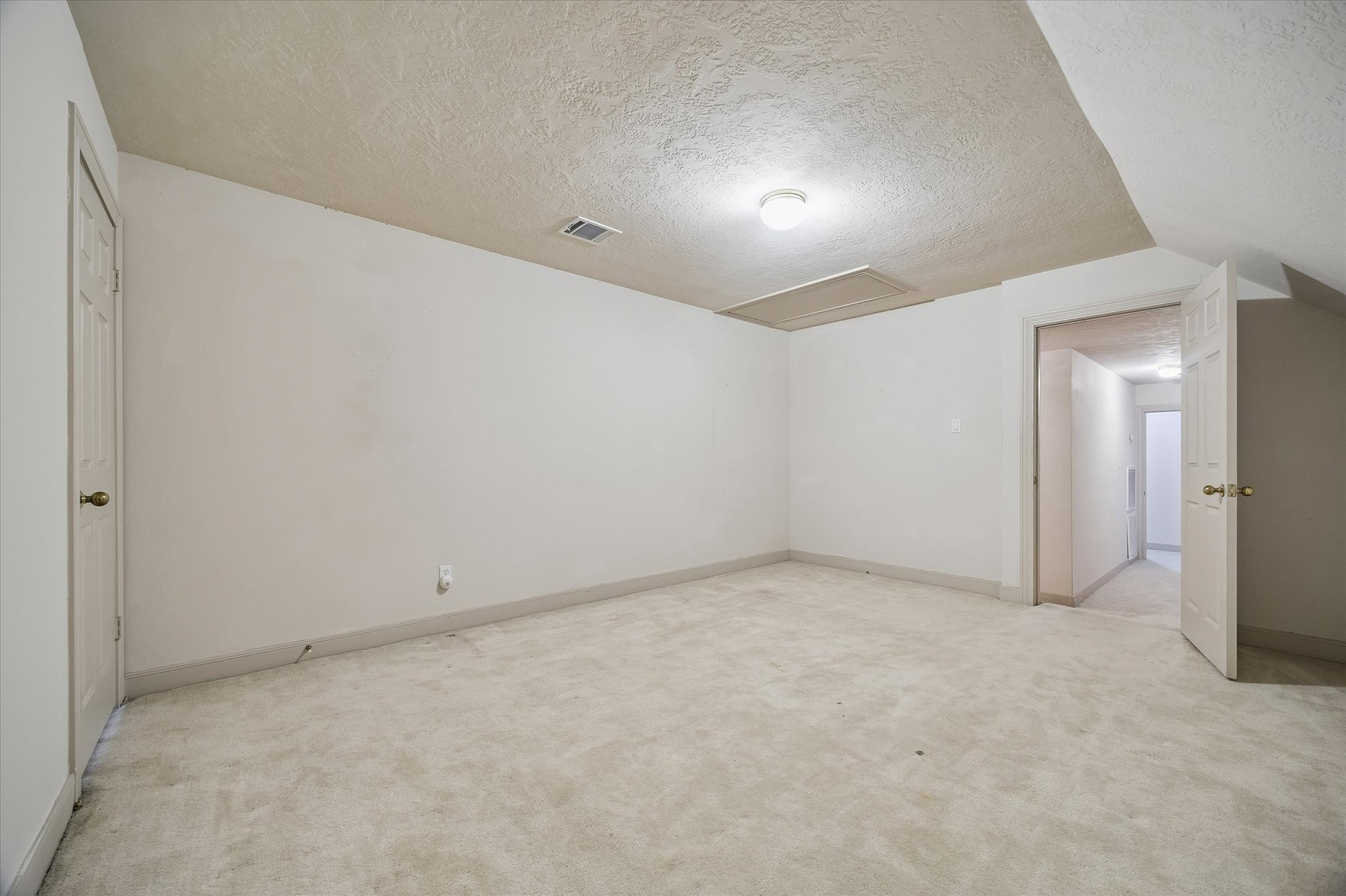 1419 Camelot Place Property Photo 30