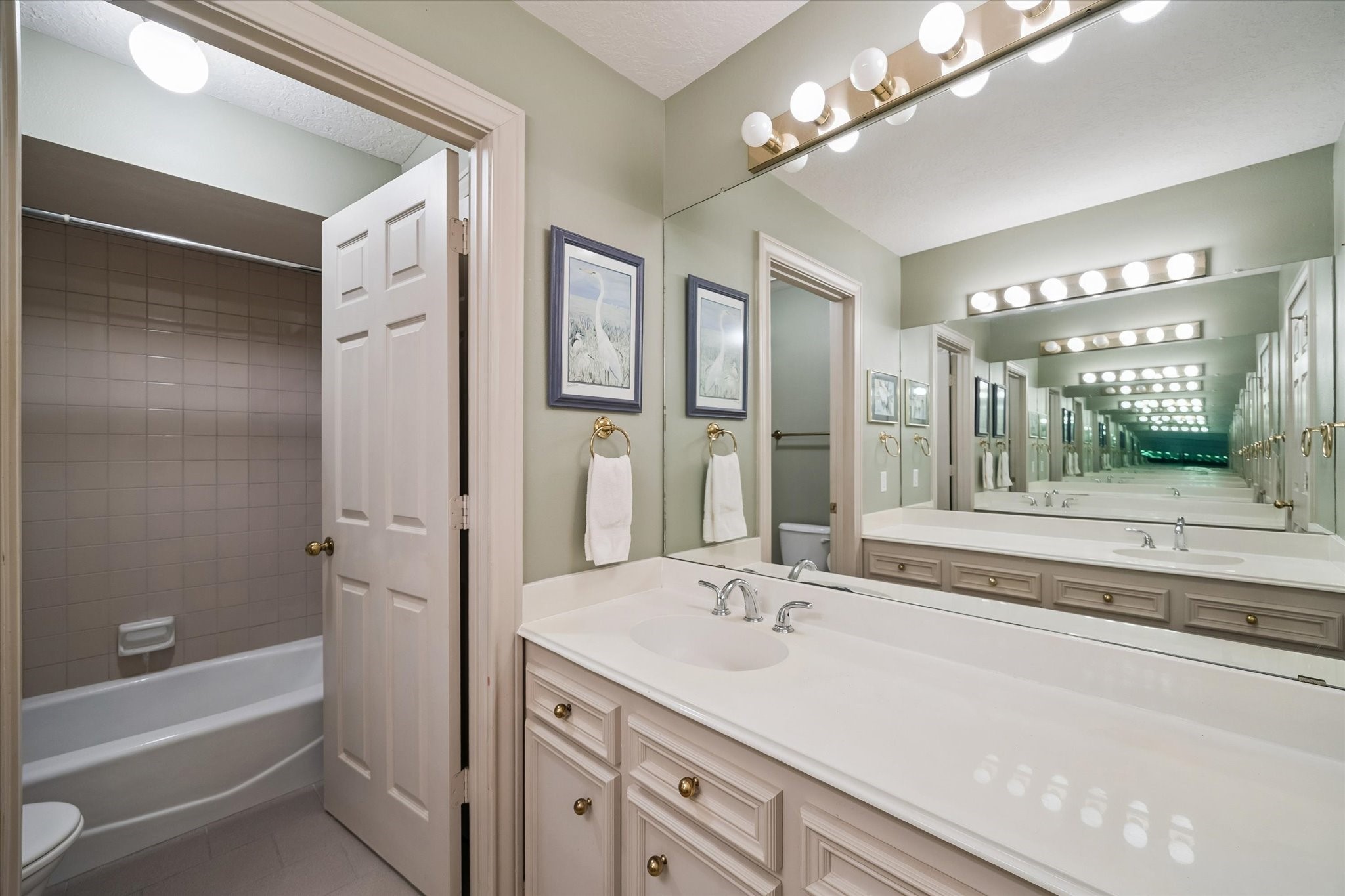 1419 Camelot Place Property Photo 32
