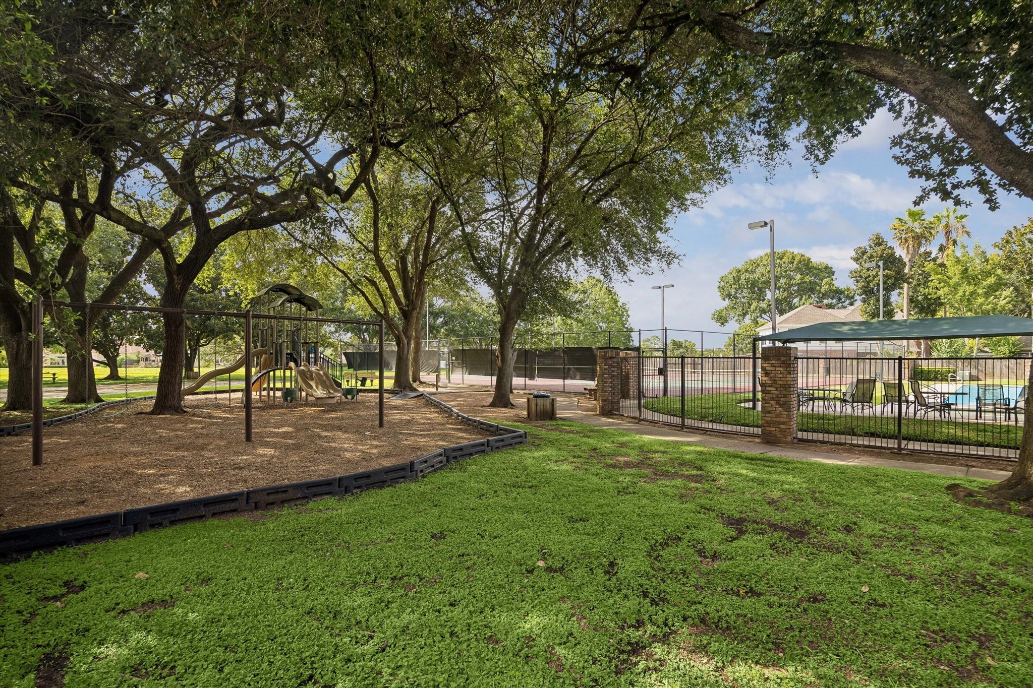 1419 Camelot Place Property Photo 35