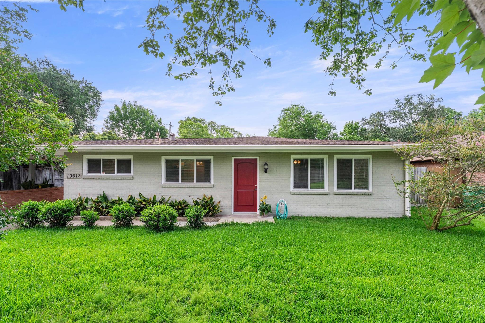 10613 Willowgrove Drive, Houston TX 77035 Property Photo 1