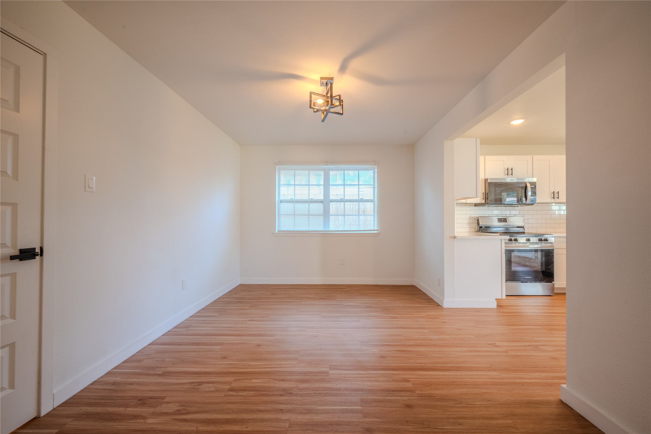 7622 Westbank Avenue Property Photo 8