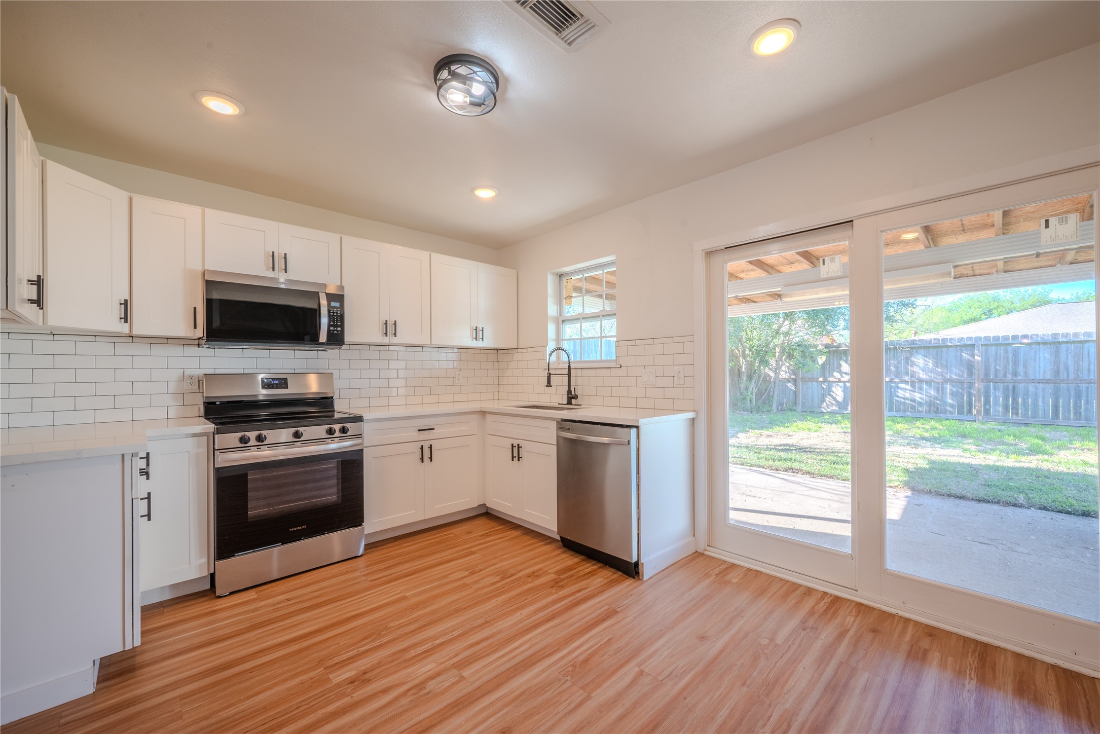 7622 Westbank Avenue Property Photo 12