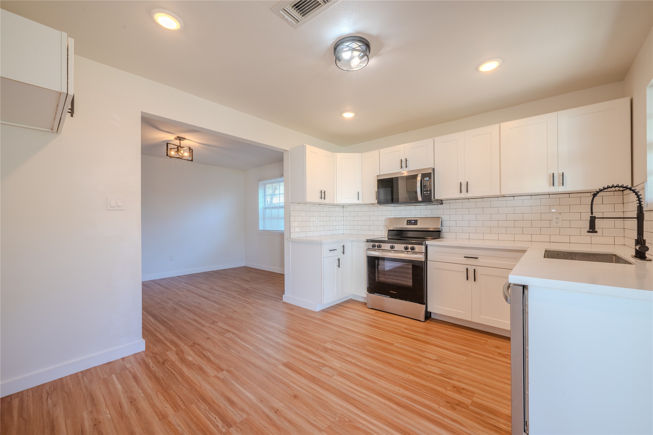 7622 Westbank Avenue Property Photo 14
