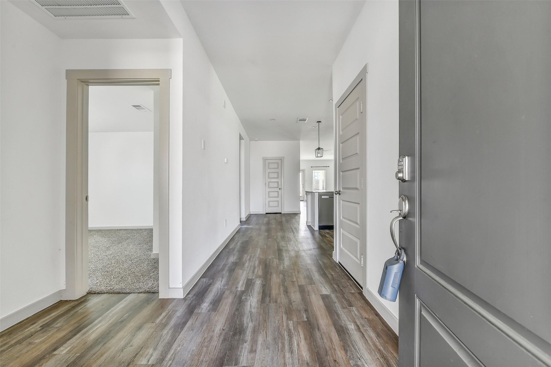 1004 Great Barracuda Lane Property Photo 4